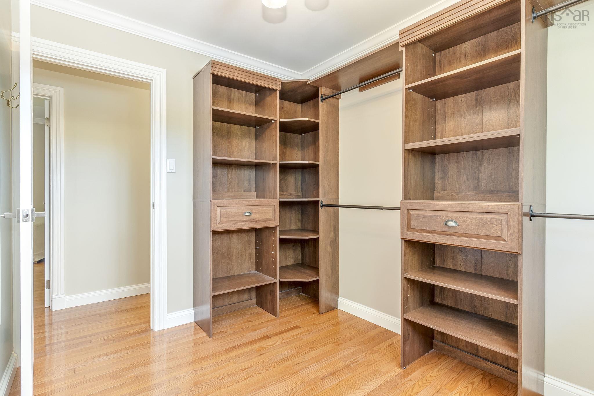 $569,000.00: 28 Eastwood Court, Forest Hills