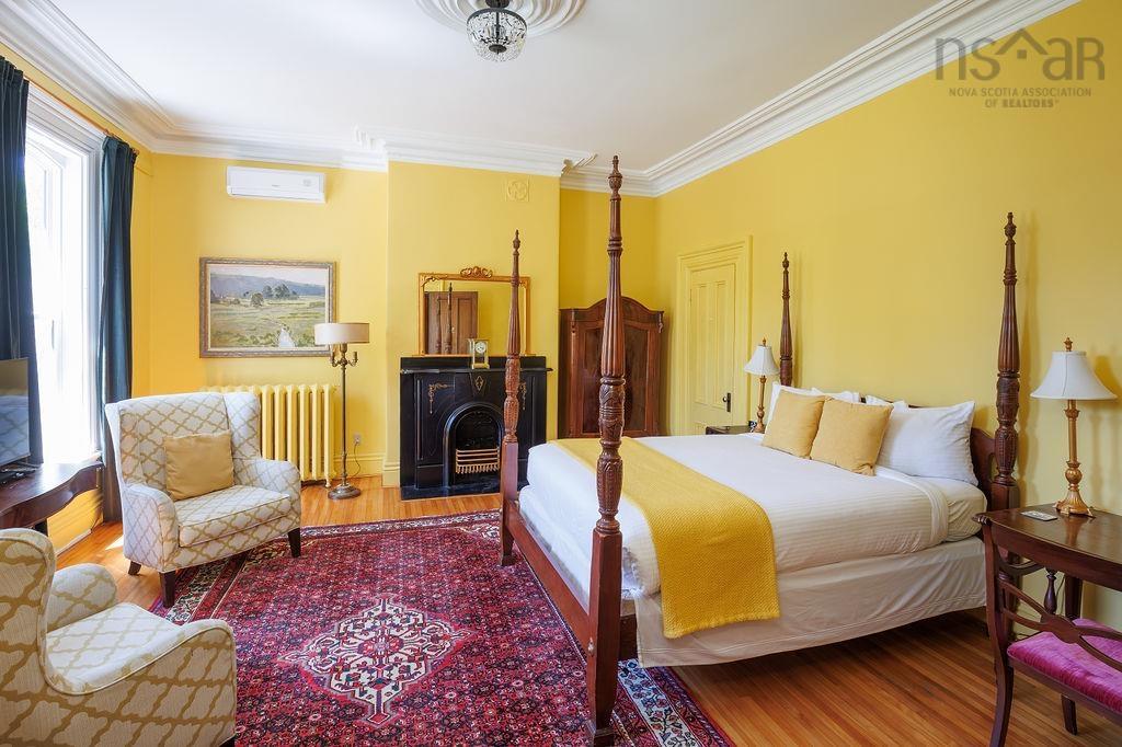 $1,998,000.00: 494 St George Street, Annapolis Royal