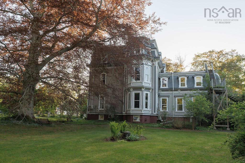 $1,998,000.00: 494 St George Street, Annapolis Royal