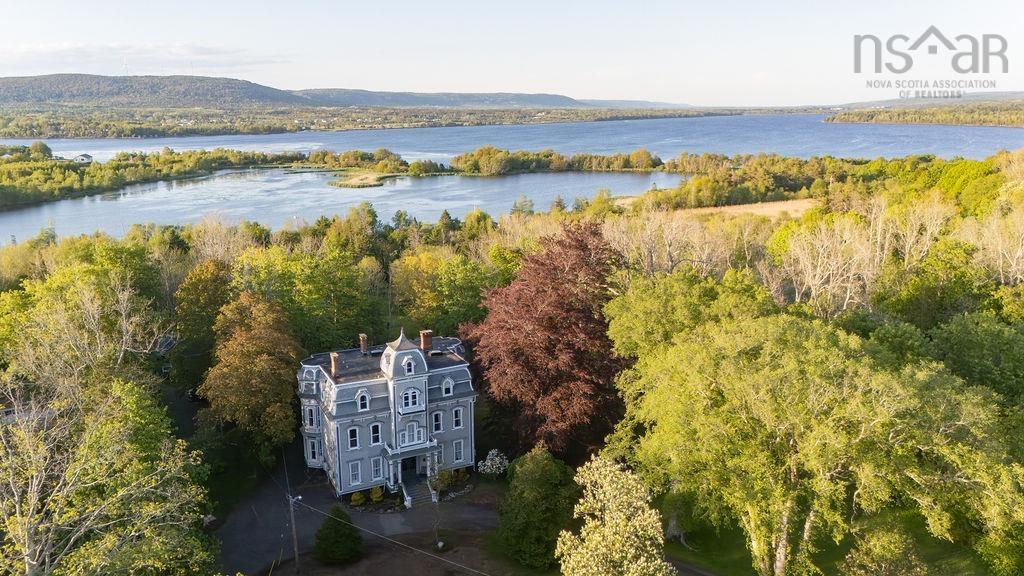 $1,998,000.00: 494 St George Street, Annapolis Royal