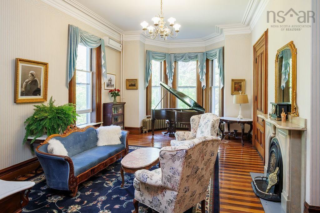 $1,998,000.00: 494 St George Street, Annapolis Royal