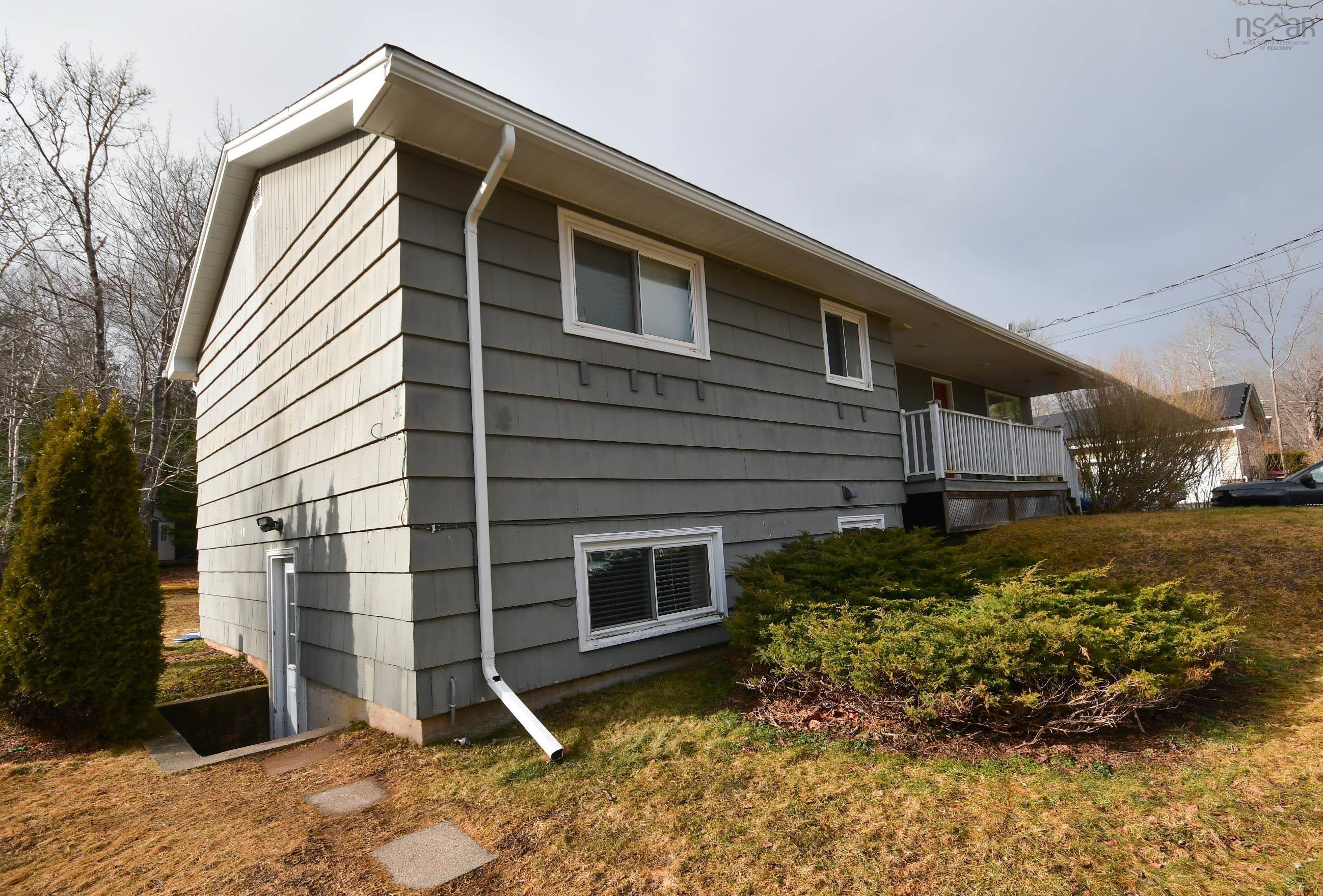 $589,900.00: 184 Lockview Road, Fall River