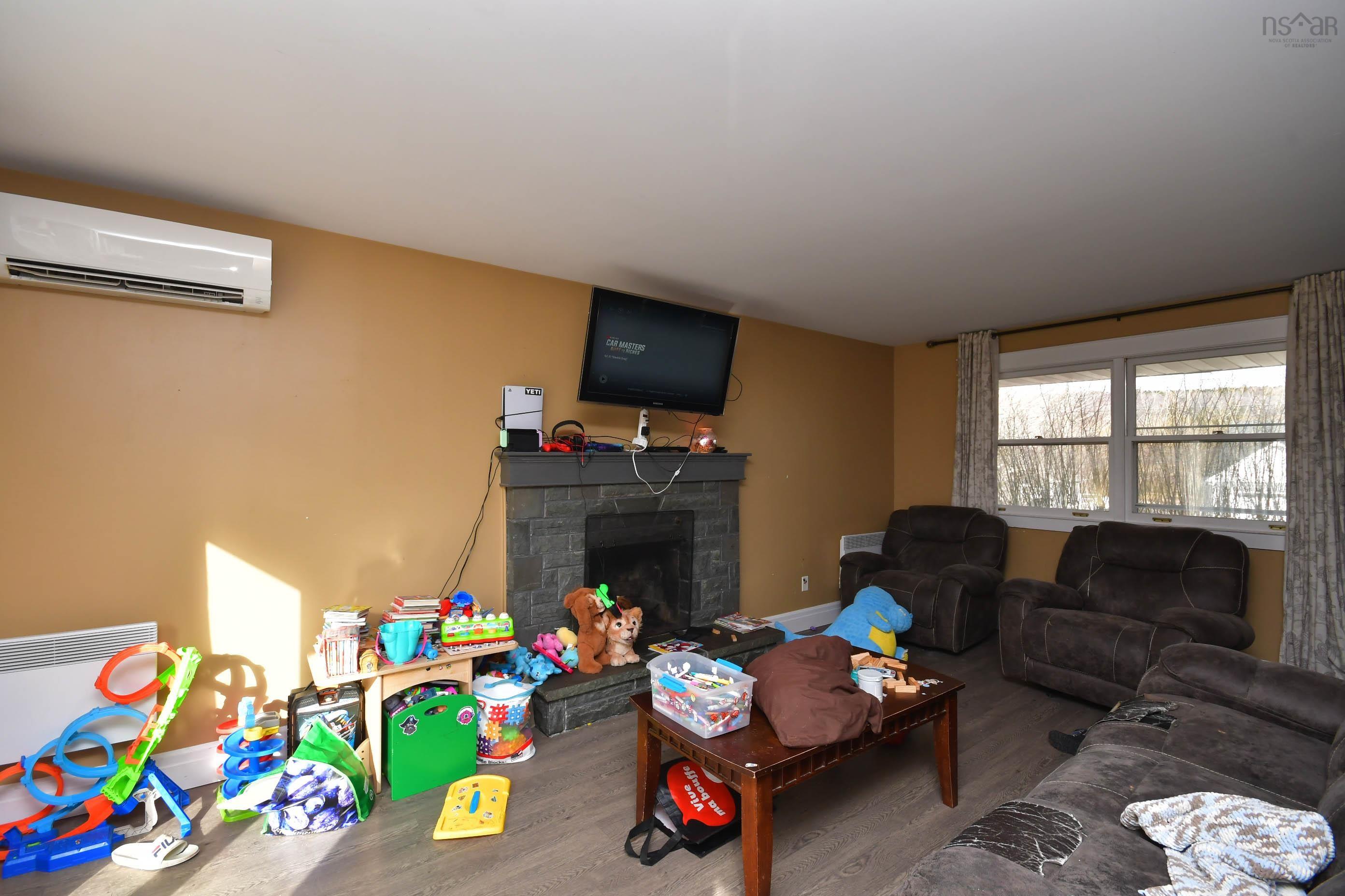 $589,900.00: 184 Lockview Road, Fall River
