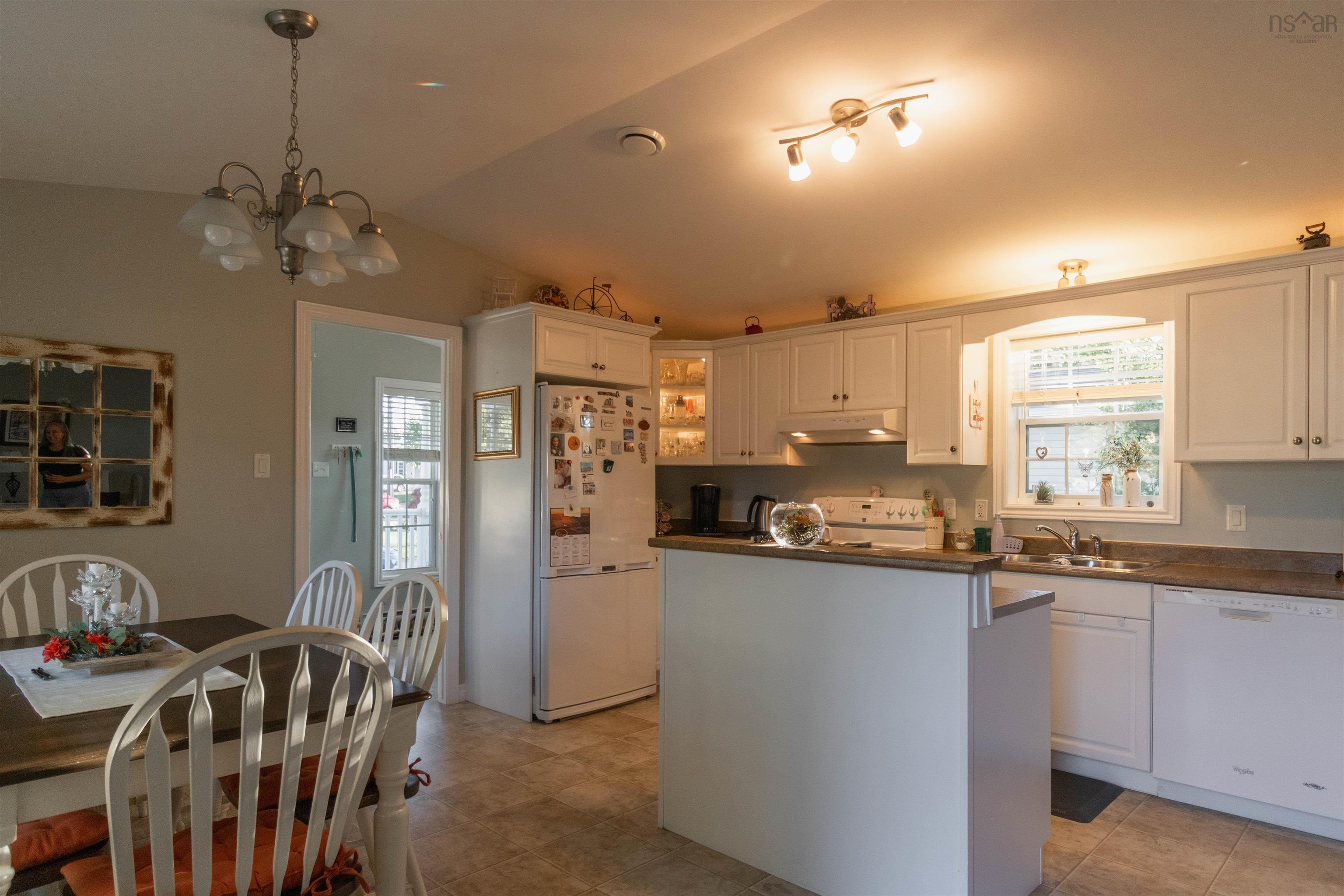 $295,000.00: 38 Irven Drive, Garlands Crossing