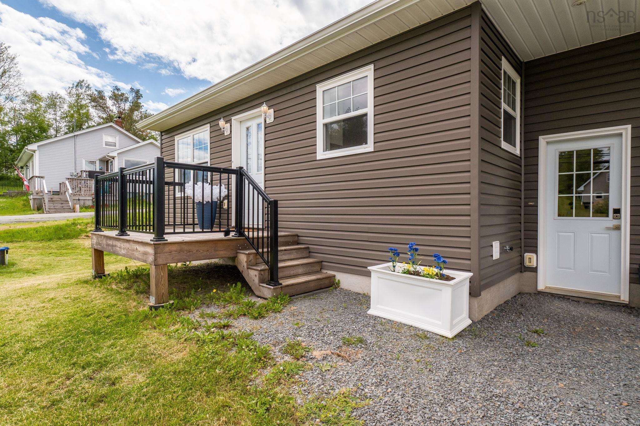 $399,900.00: 13911 Highway 1, Hants Border