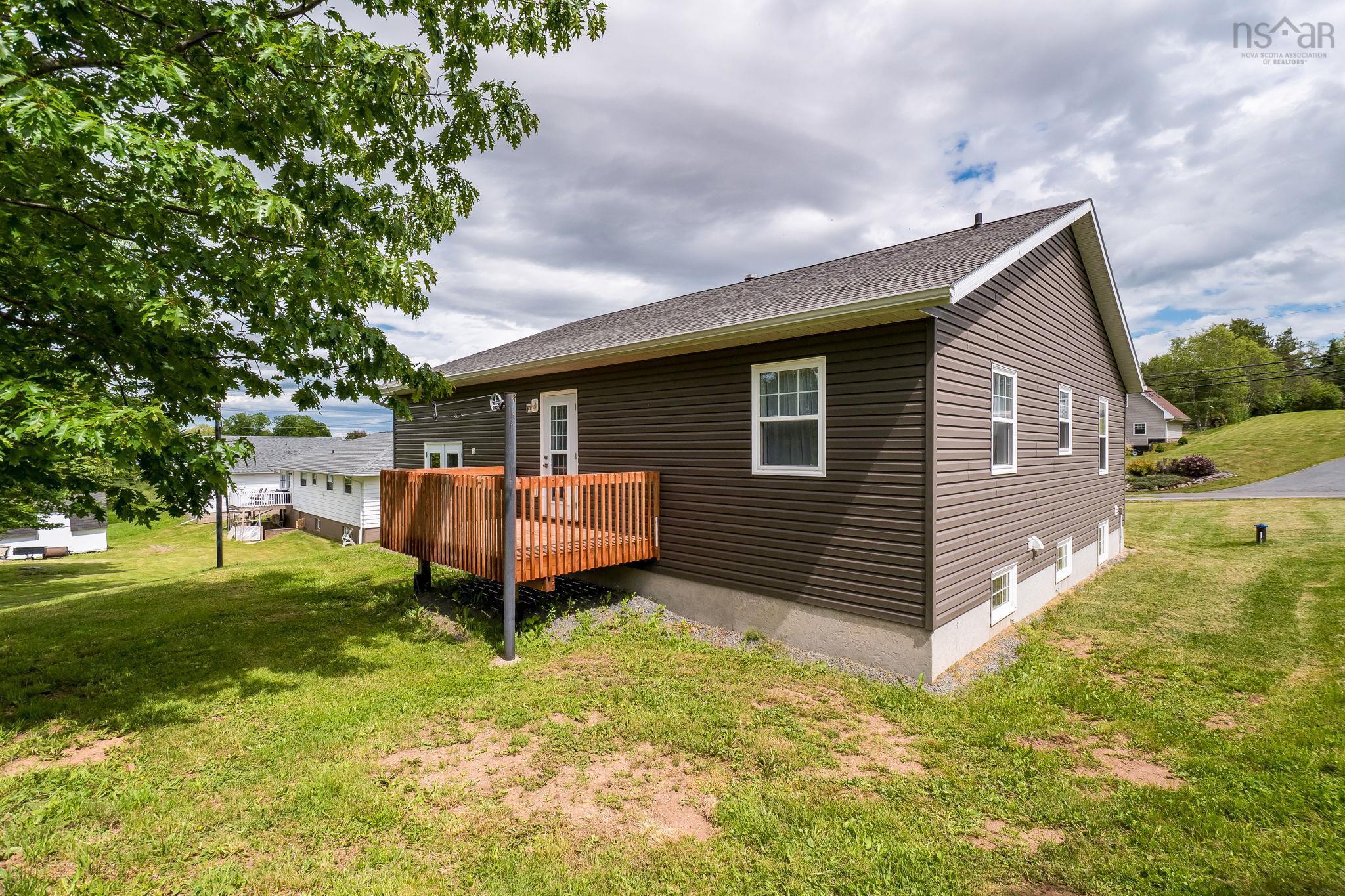 $399,900.00: 13911 Highway 1, Hants Border