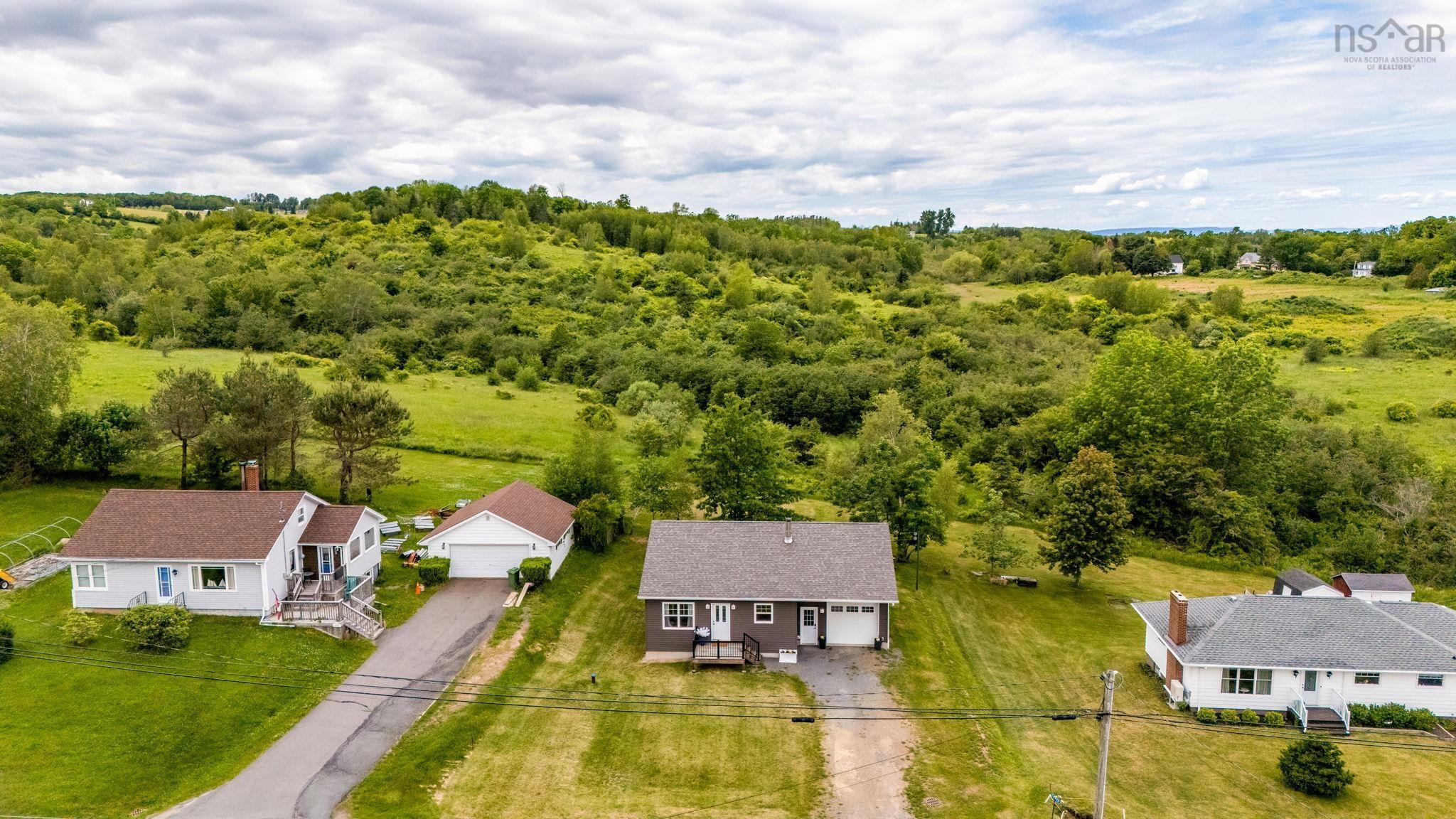 $399,900.00: 13911 Highway 1, Hants Border