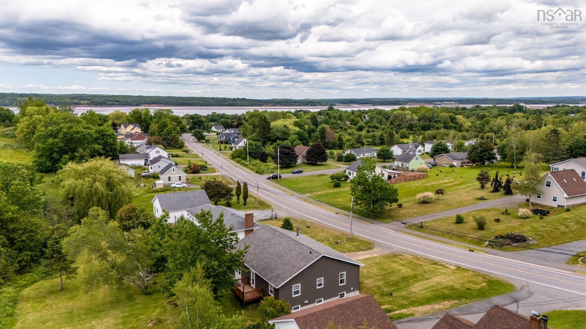 $399,900.00: 13911 Highway 1, Hants Border