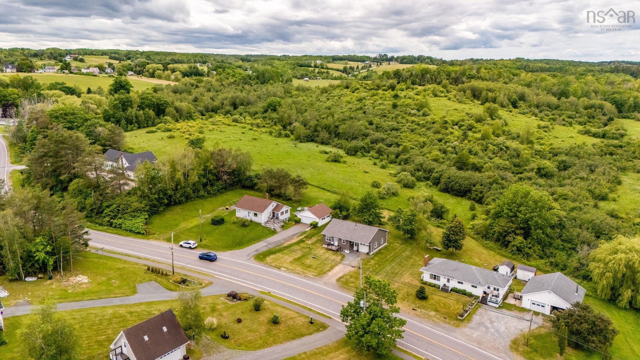 $399,900.00: 13911 Highway 1, Hants Border