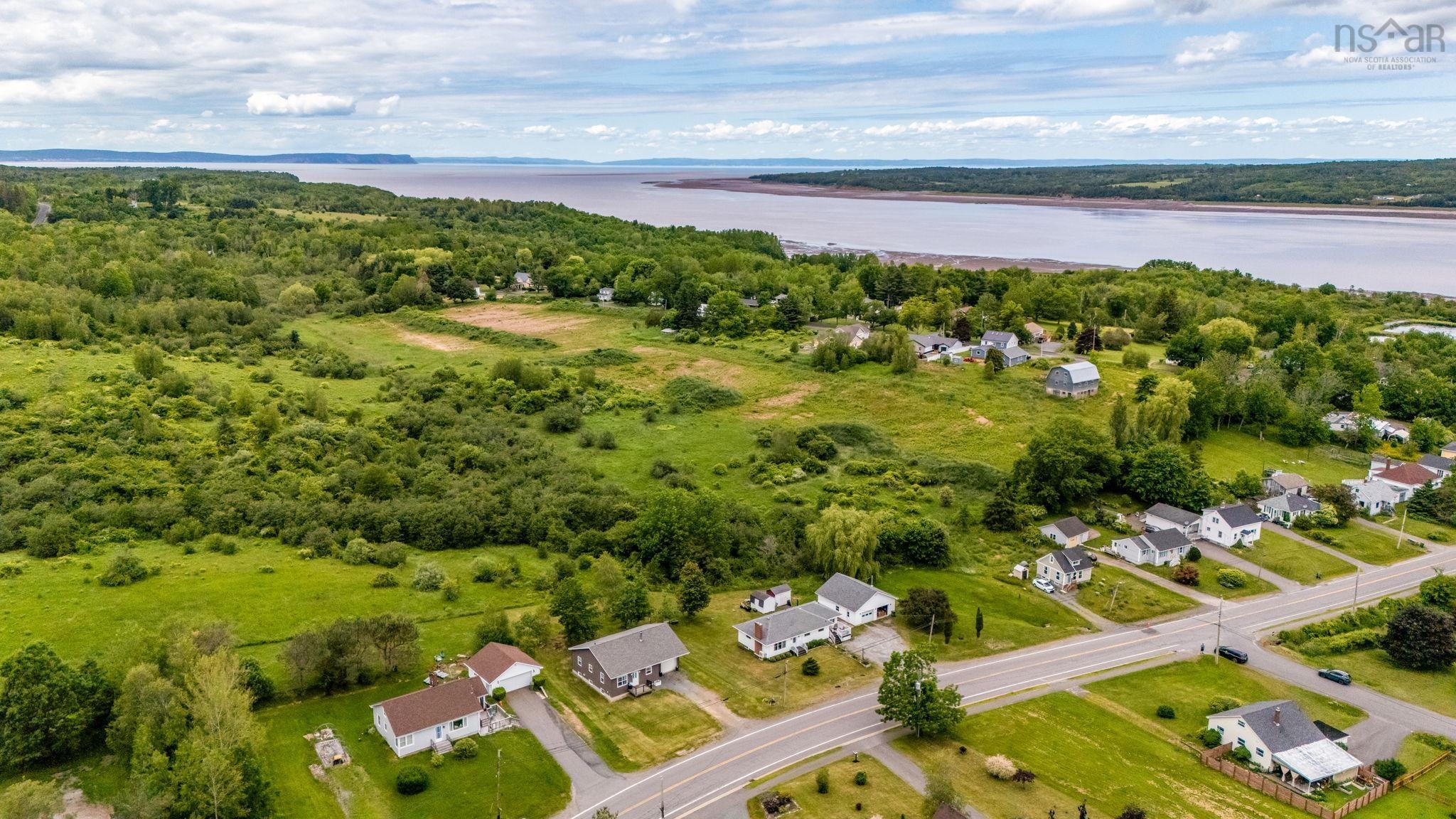 $399,900.00: 13911 Highway 1, Hants Border
