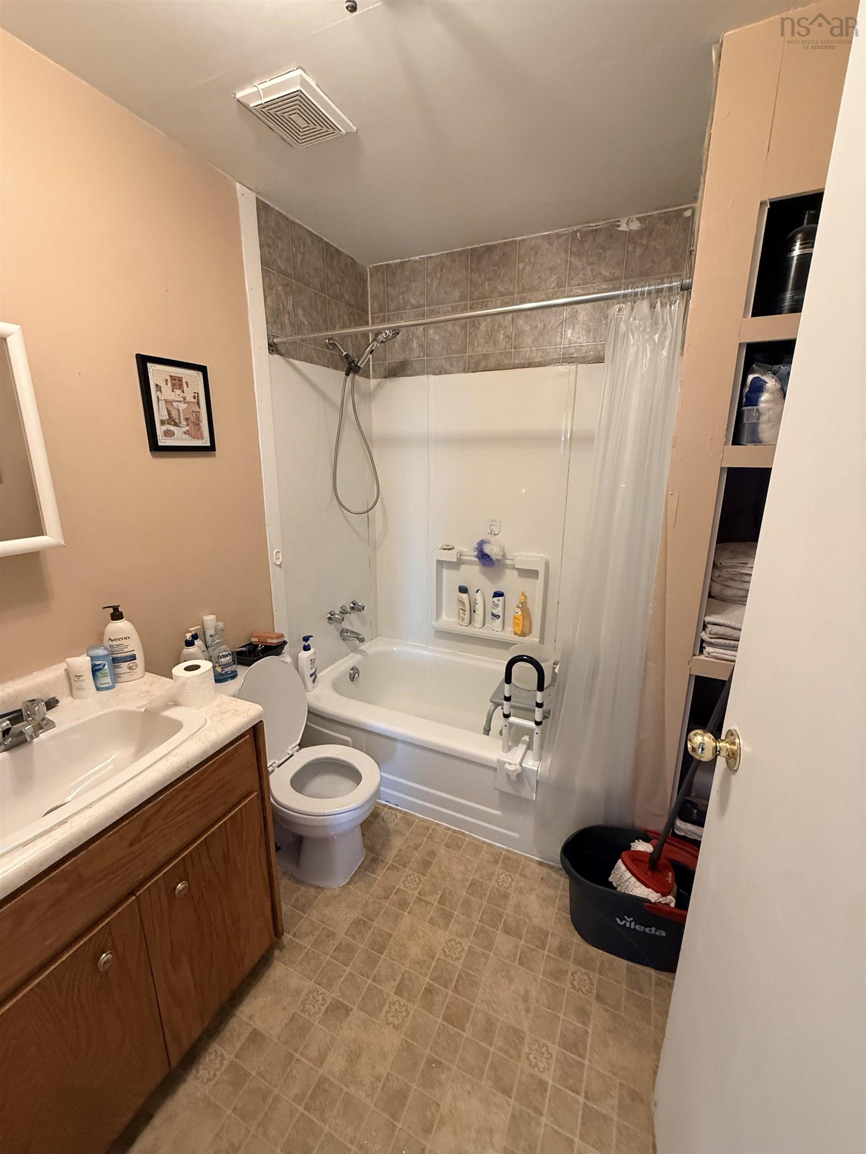$219,000.00: B1N2H3 100-102 Henry Street Street, Sydney