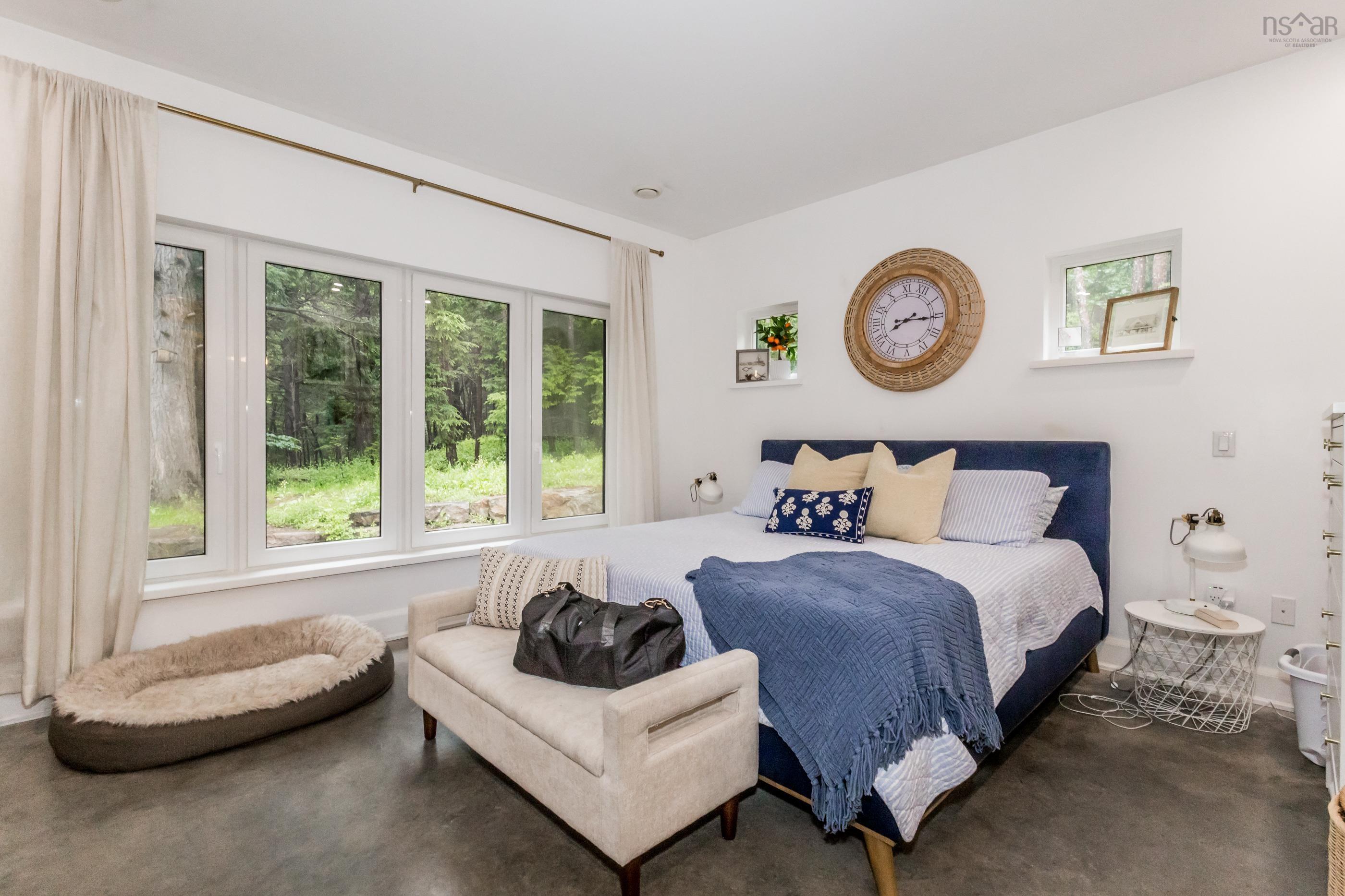$1,300,000.00: 65 Jessicas Way, Greenwich