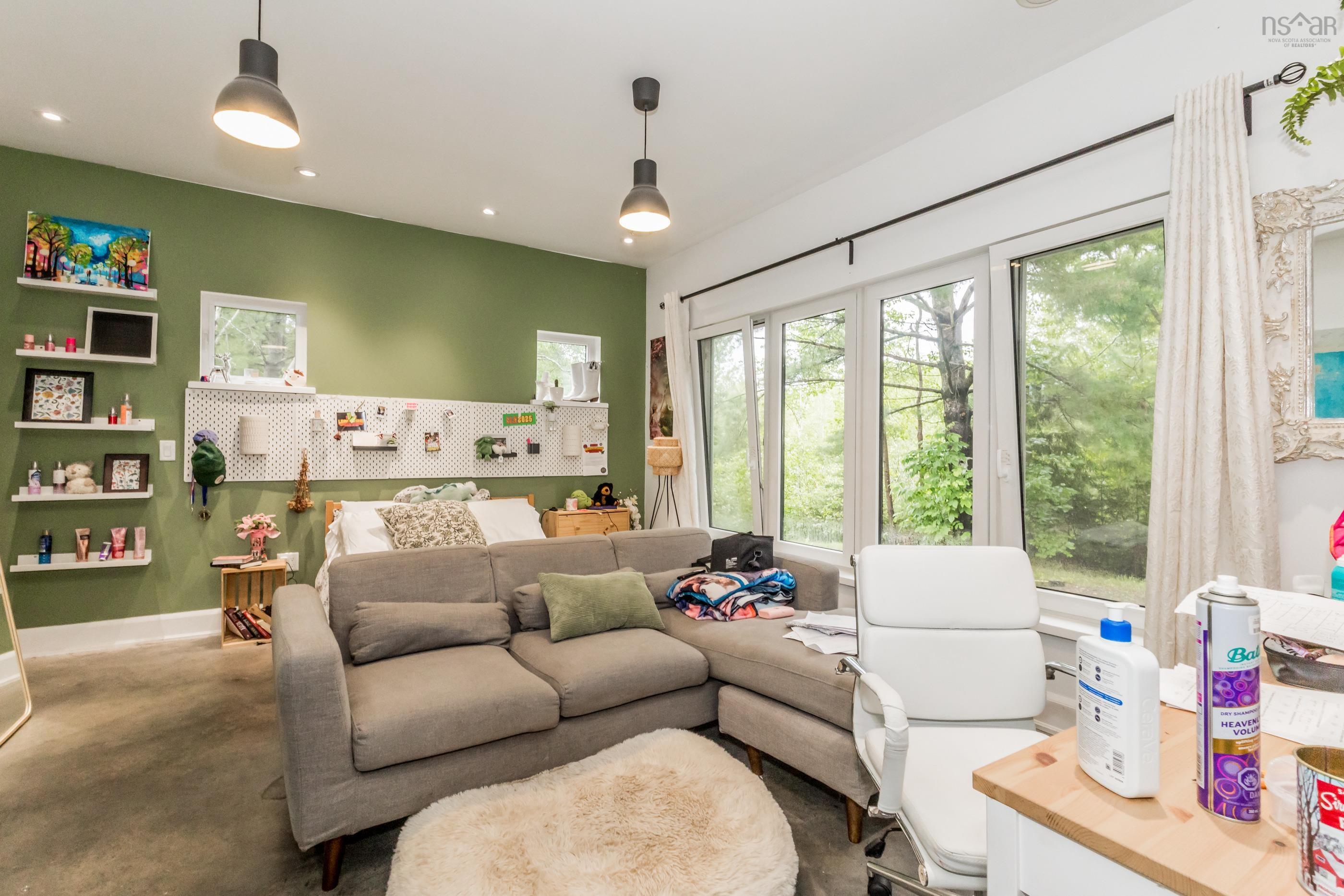 $1,300,000.00: 65 Jessicas Way, Greenwich