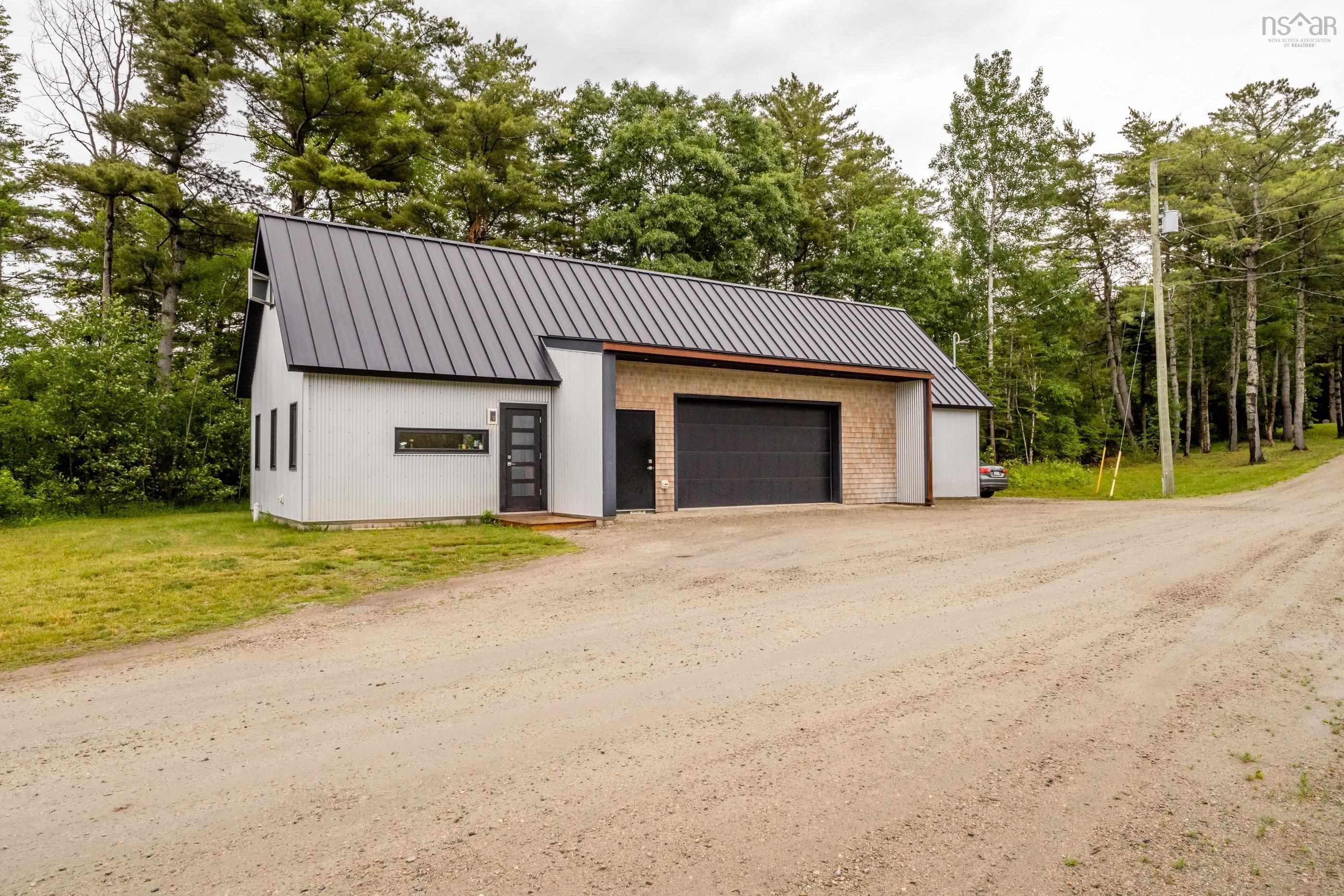 $1,300,000.00: 65 Jessicas Way, Greenwich
