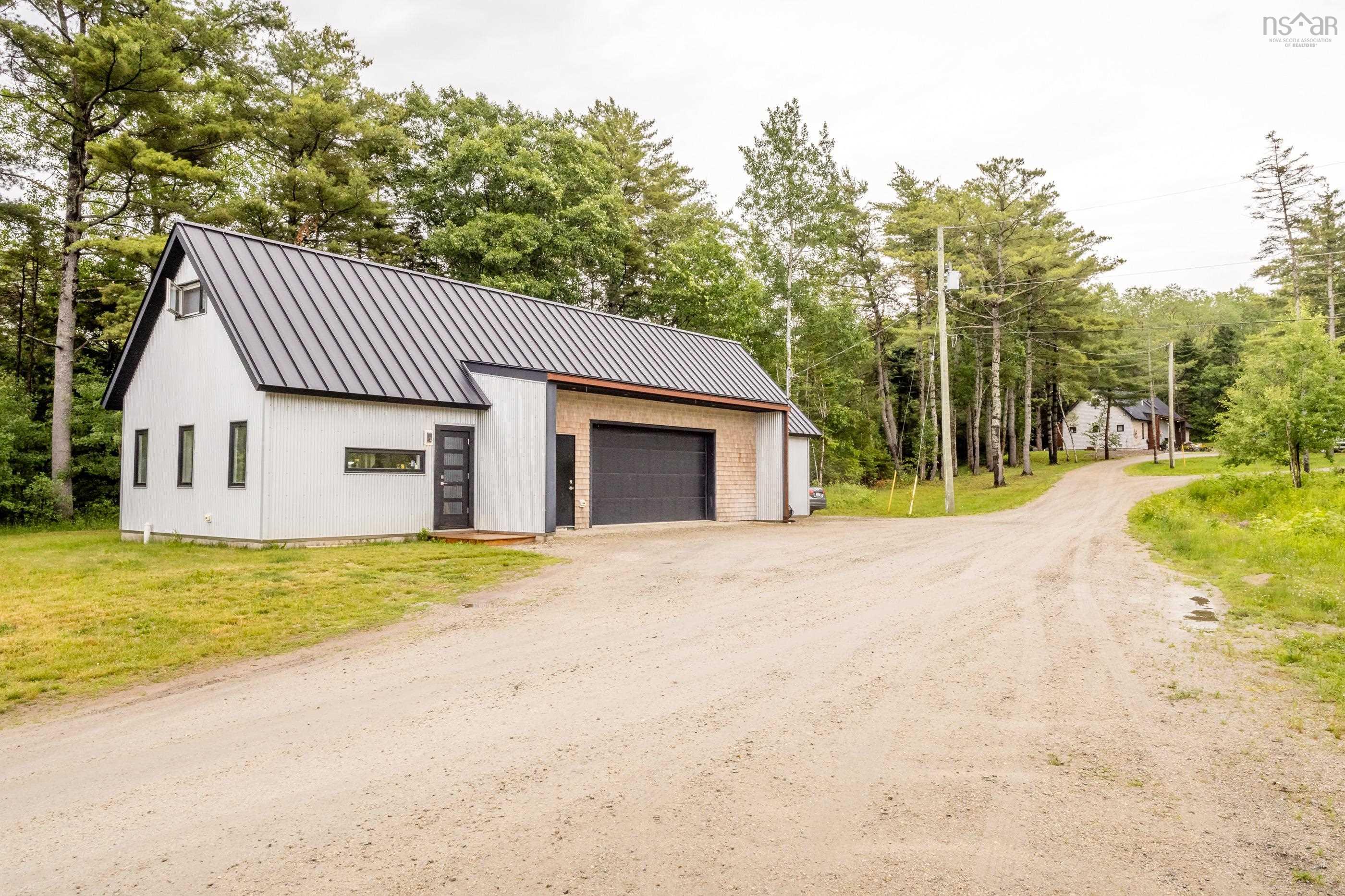 $1,300,000.00: 65 Jessicas Way, Greenwich