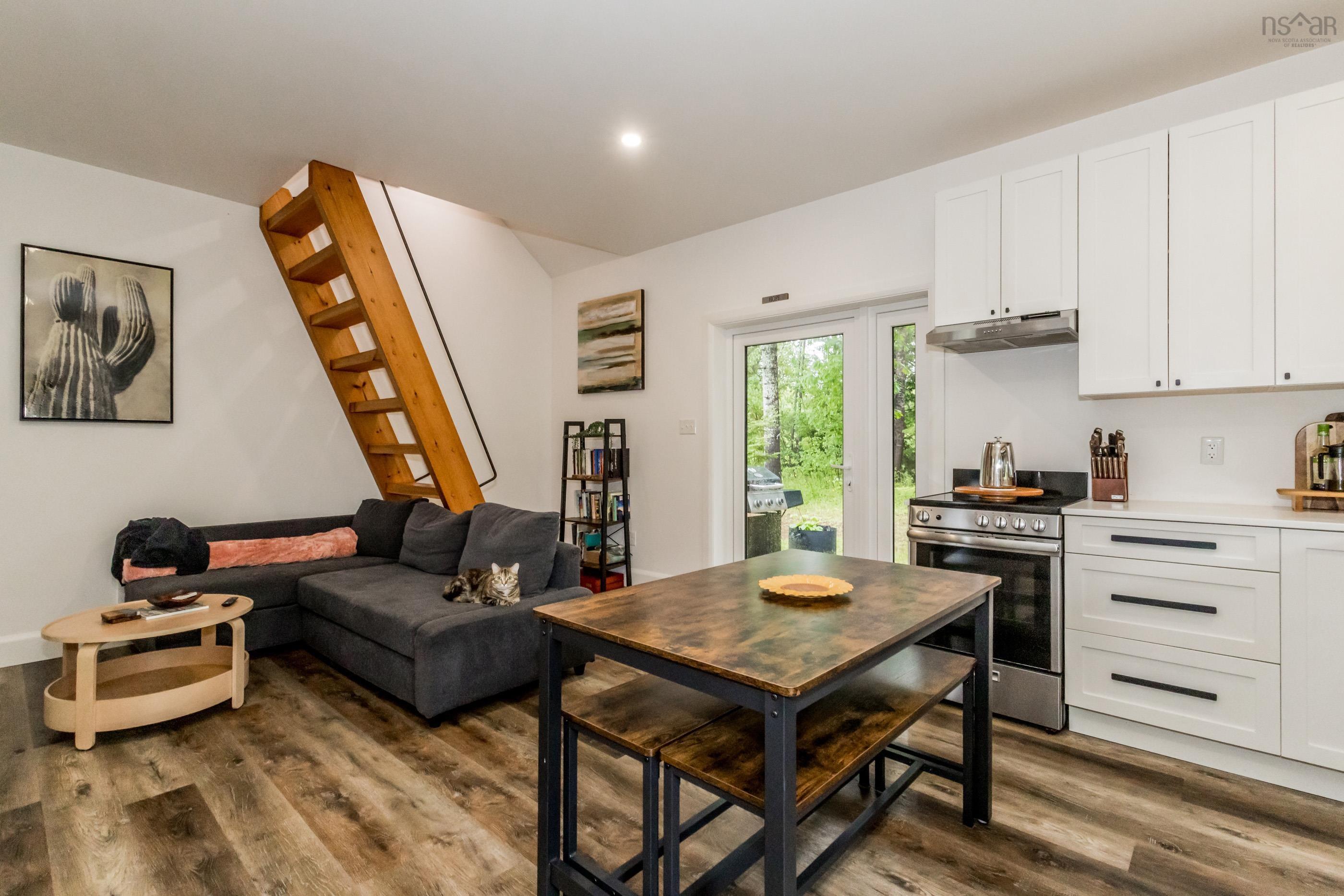 $1,300,000.00: 65 Jessicas Way, Greenwich
