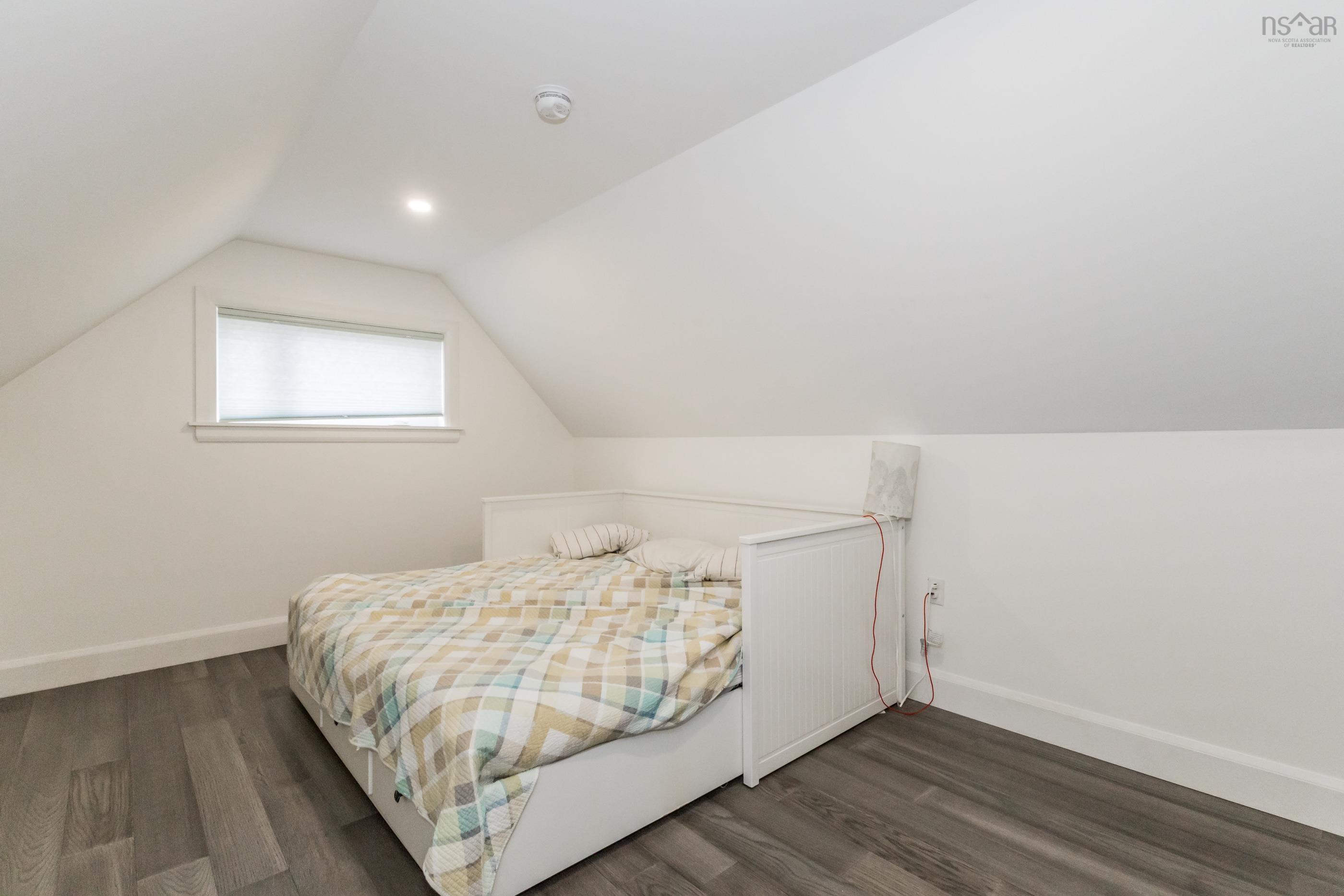 $1,300,000.00: 65 Jessicas Way, Greenwich