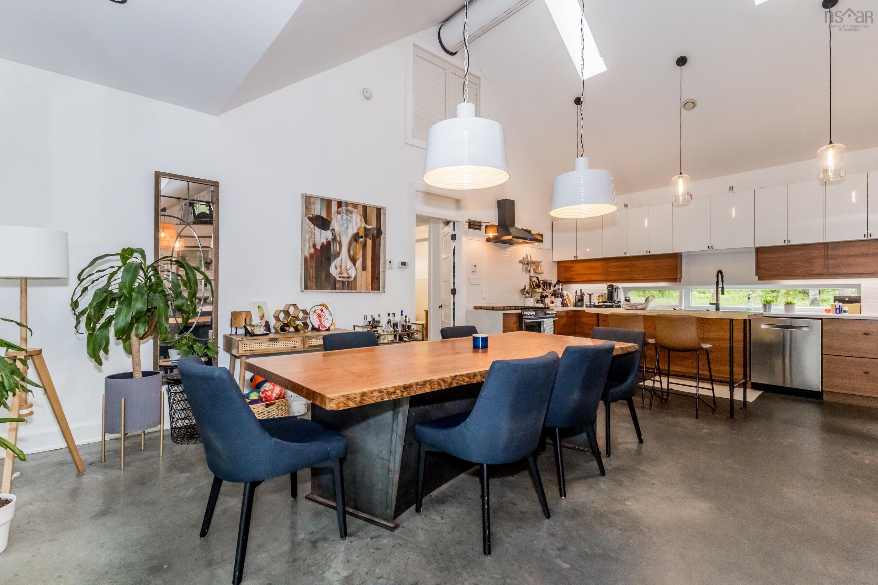 $1,300,000.00: 65 Jessicas Way, Greenwich