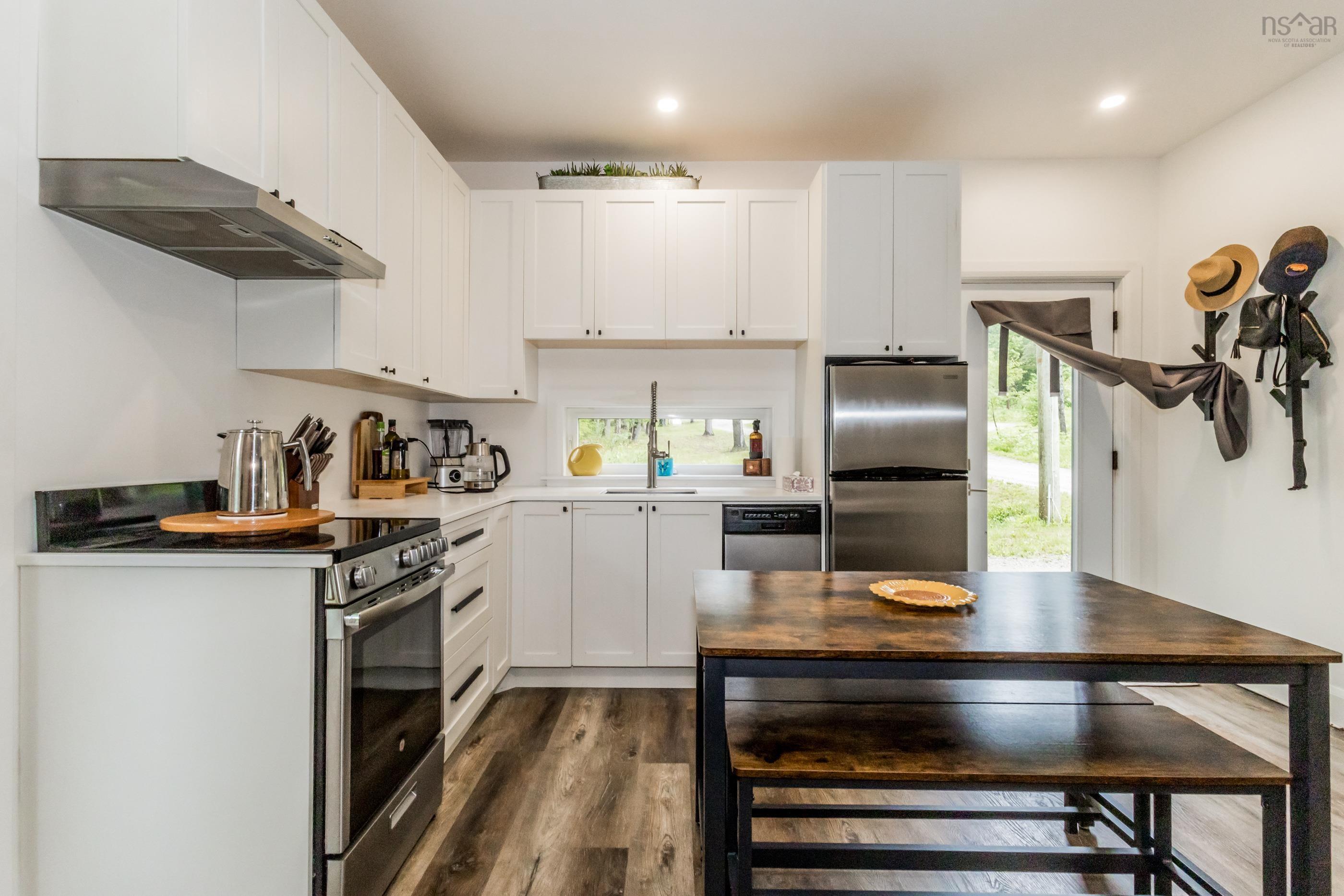 $1,300,000.00: 65 Jessicas Way, Greenwich