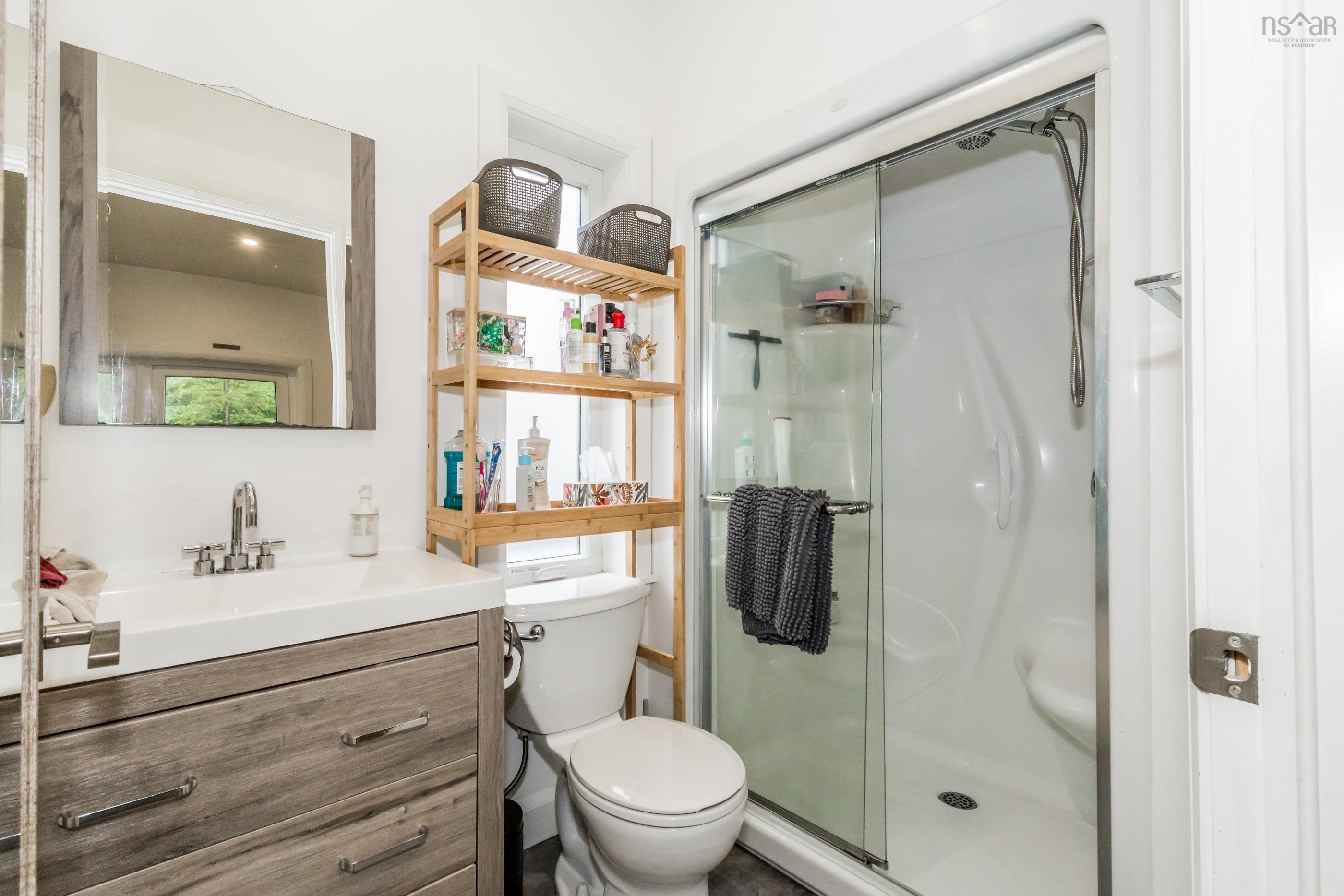 $1,300,000.00: 65 Jessicas Way, Greenwich