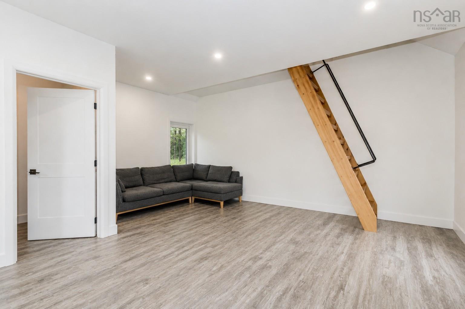 $1,300,000.00: 65 Jessicas Way, Greenwich