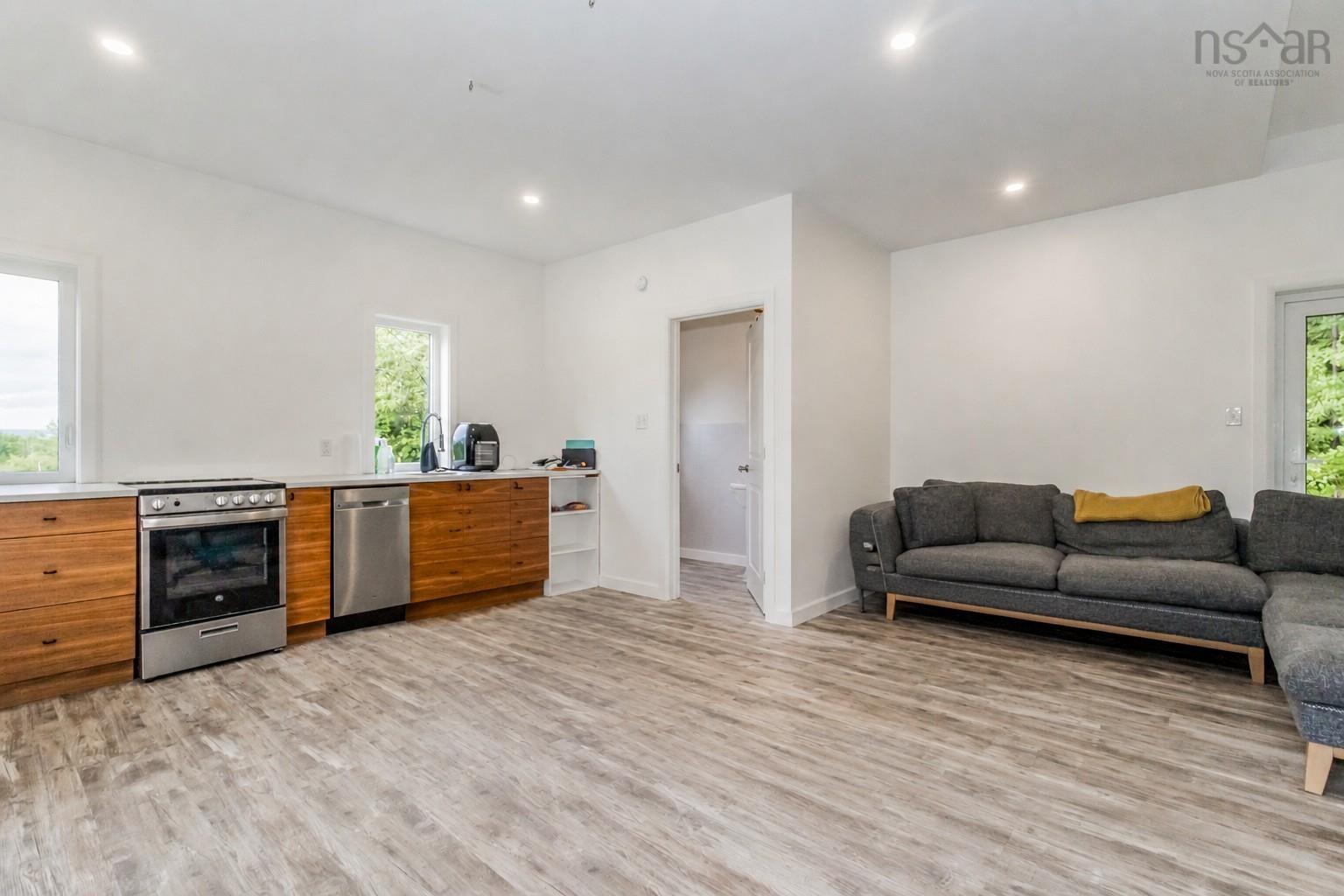 $1,300,000.00: 65 Jessicas Way, Greenwich