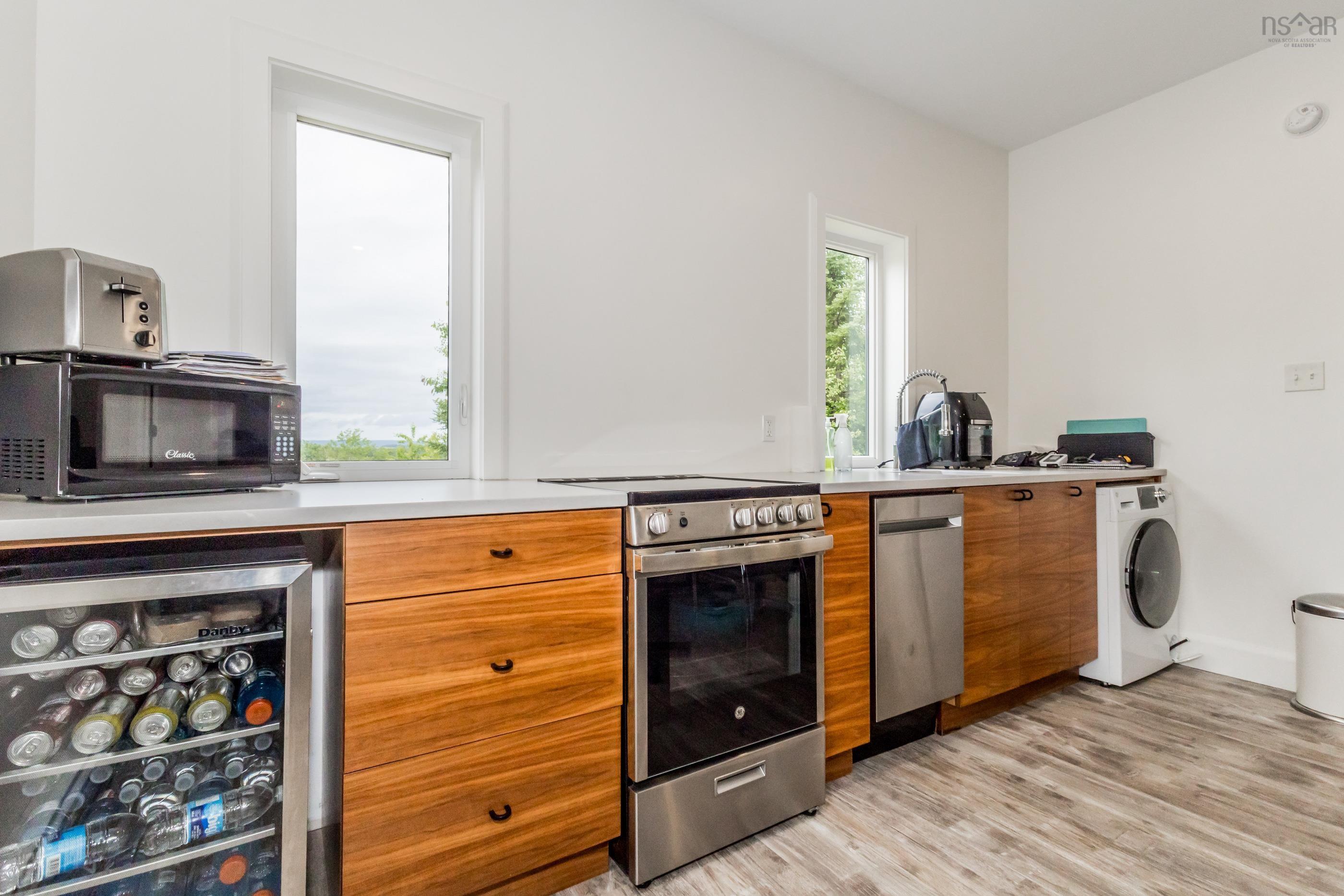 $1,300,000.00: 65 Jessicas Way, Greenwich