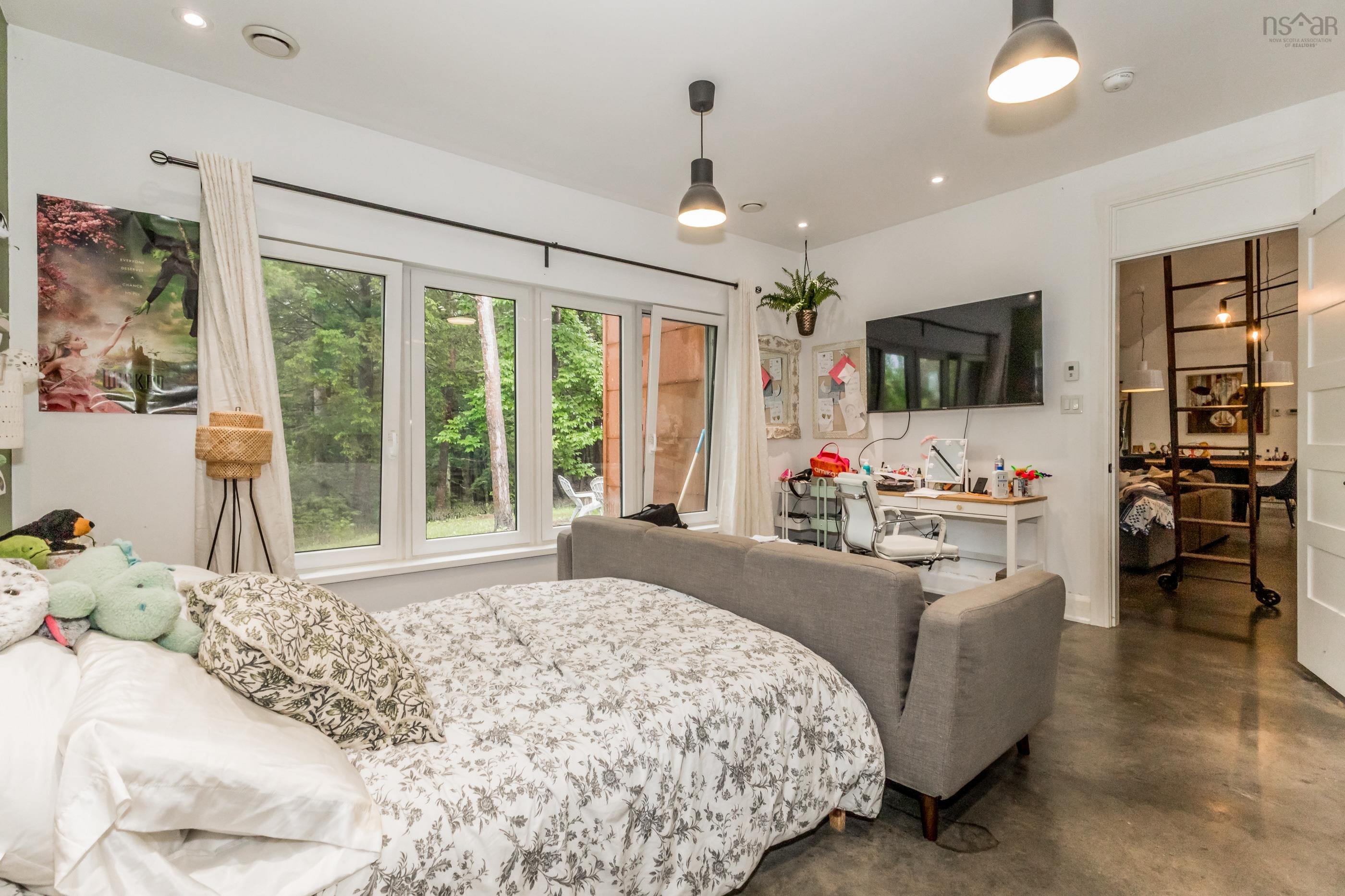 $1,300,000.00: 65 Jessicas Way, Greenwich