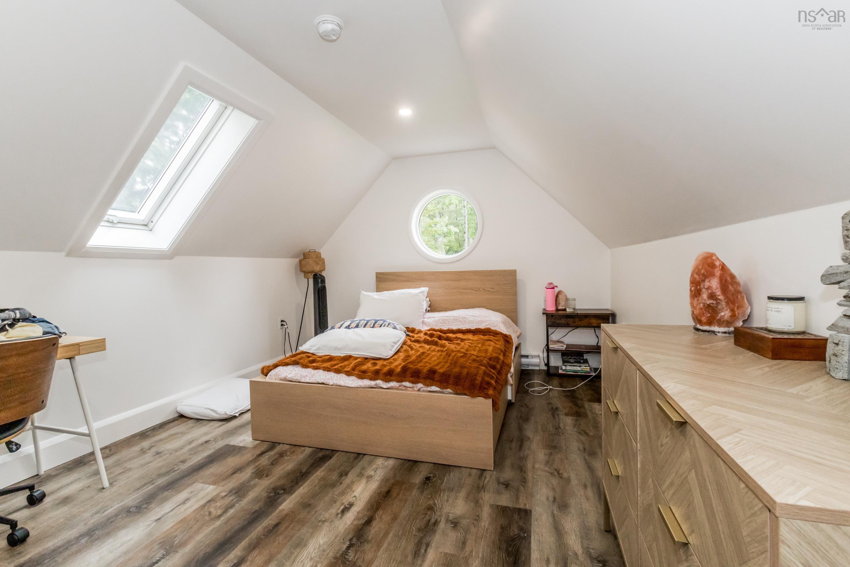 $1,300,000.00: 65 Jessicas Way, Greenwich