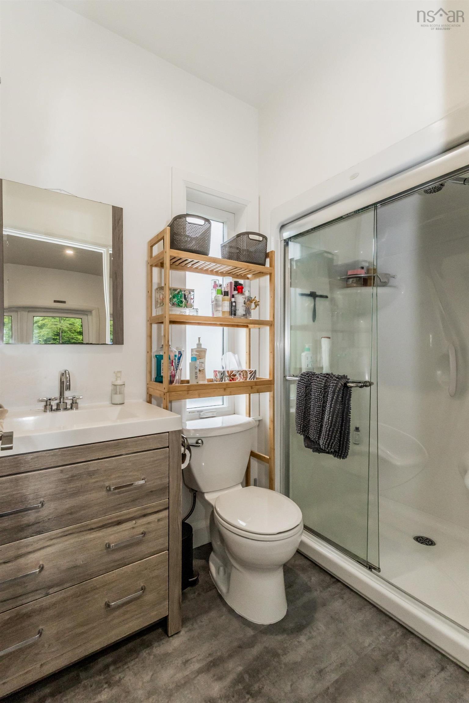 $1,300,000.00: 65 Jessicas Way, Greenwich