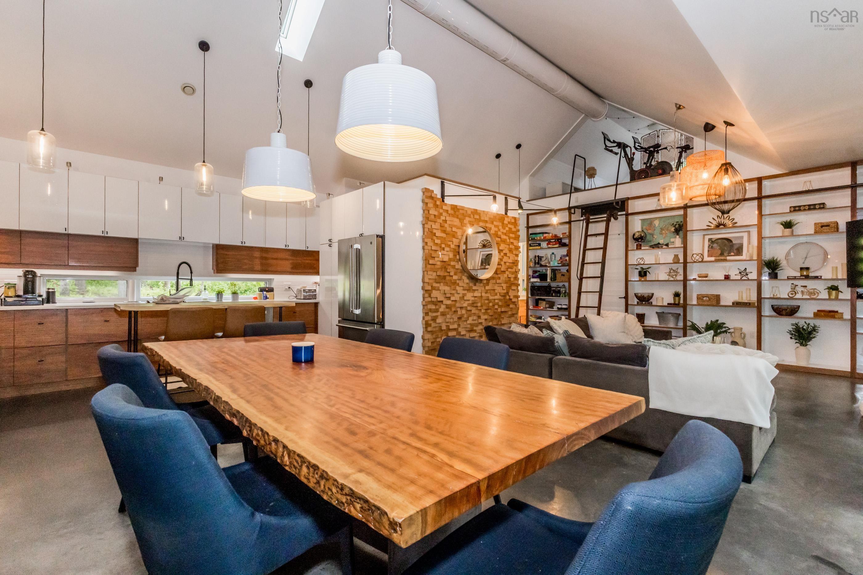 $1,300,000.00: 65 Jessicas Way, Greenwich