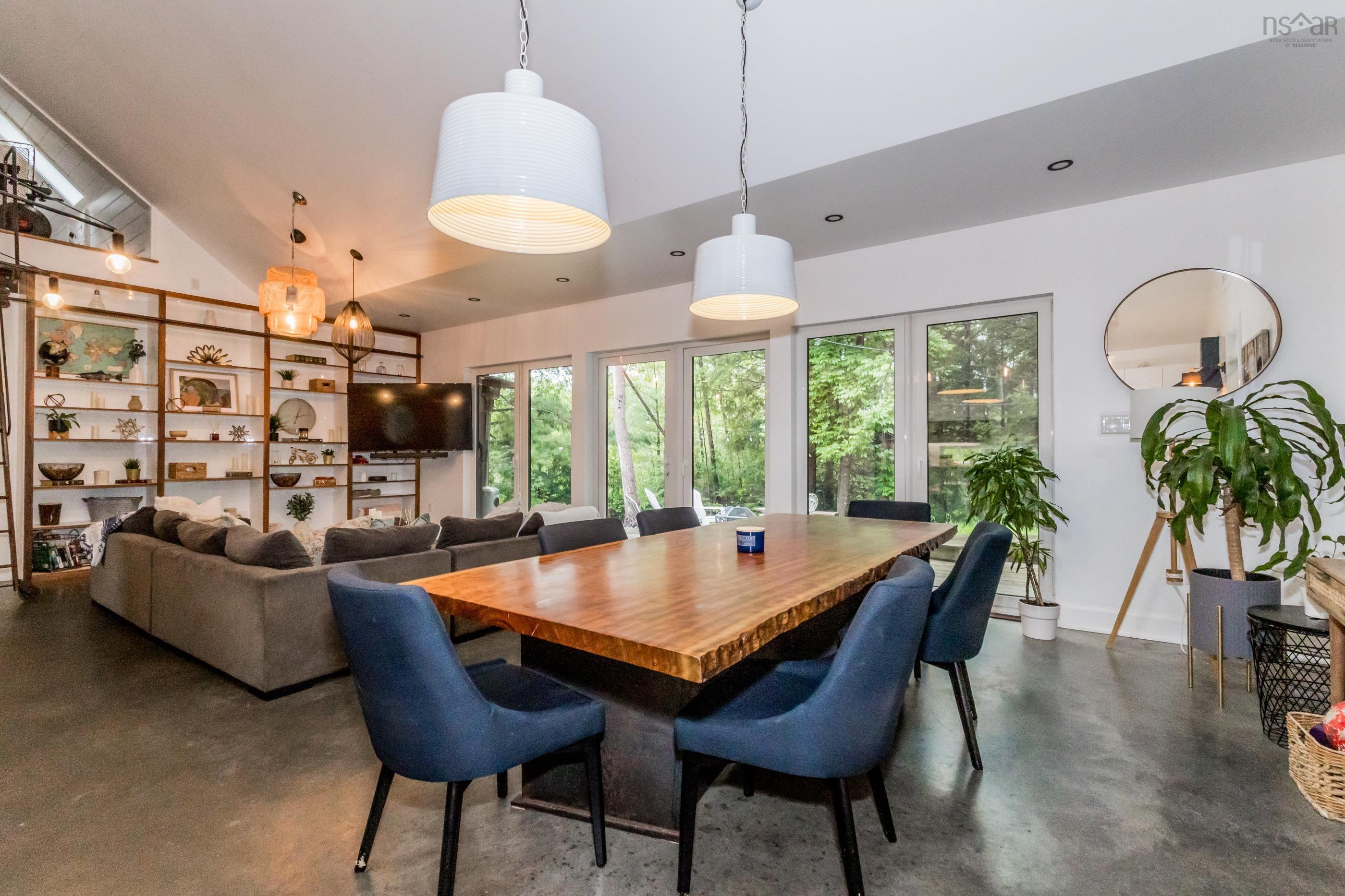 $1,300,000.00: 65 Jessicas Way, Greenwich