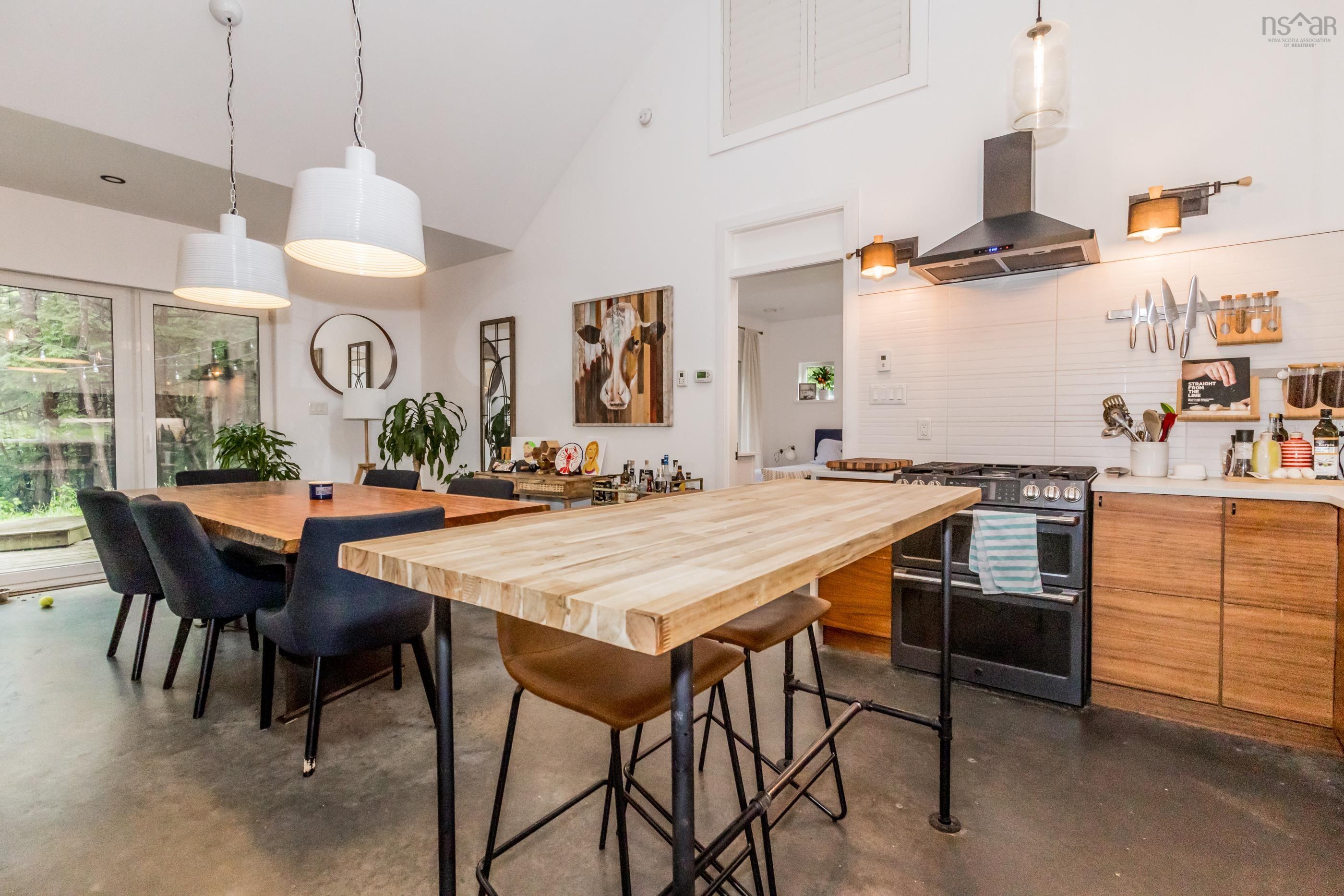 $1,300,000.00: 65 Jessicas Way, Greenwich