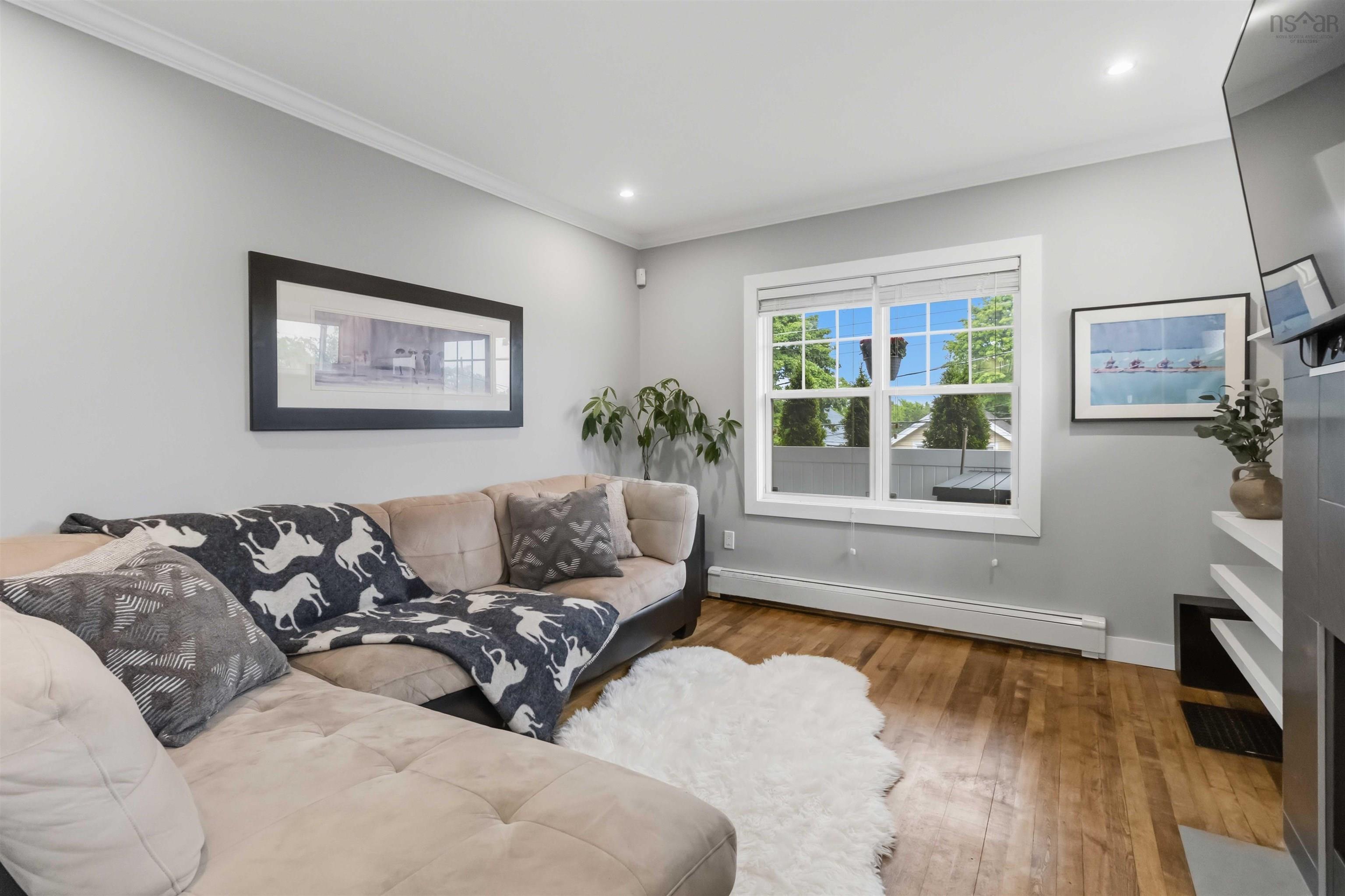 $649,900.00: 5 Dahlia Street, Dartmouth