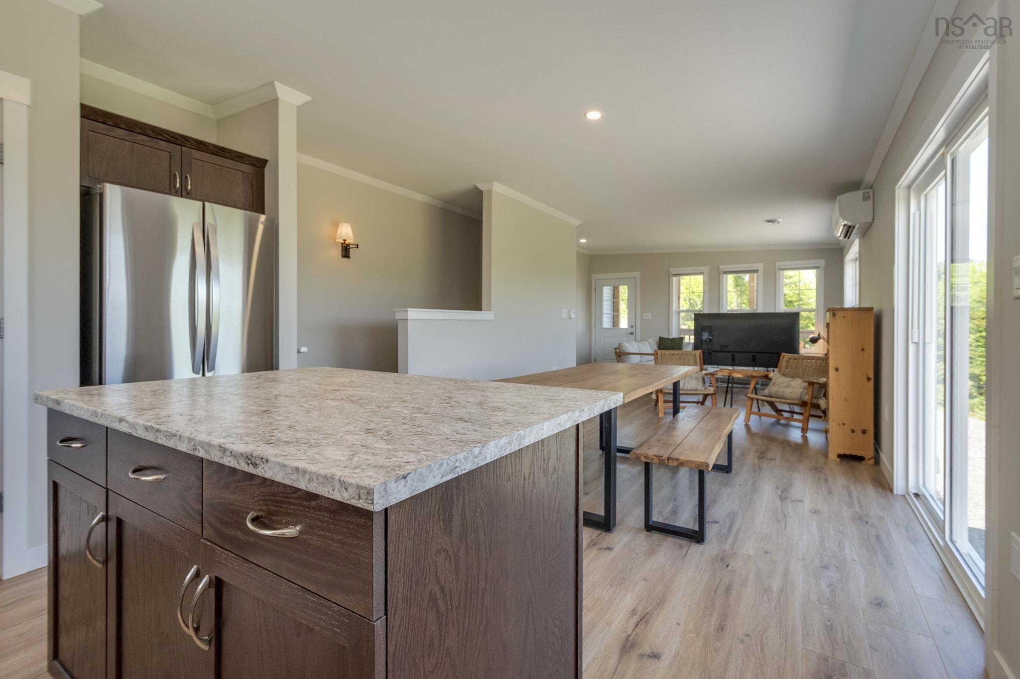 $499,900.00: 9118 316 Highway, New Harbour