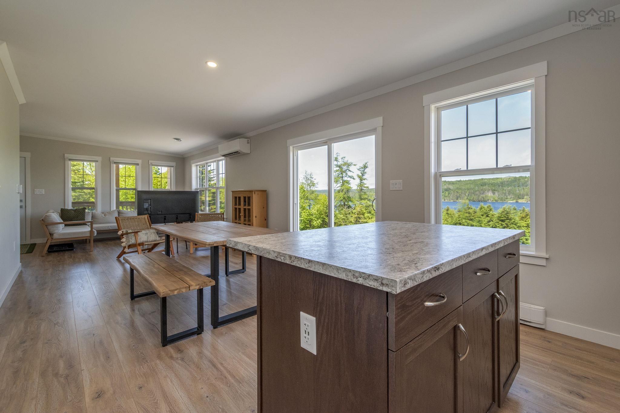 $499,900.00: 9118 316 Highway, New Harbour