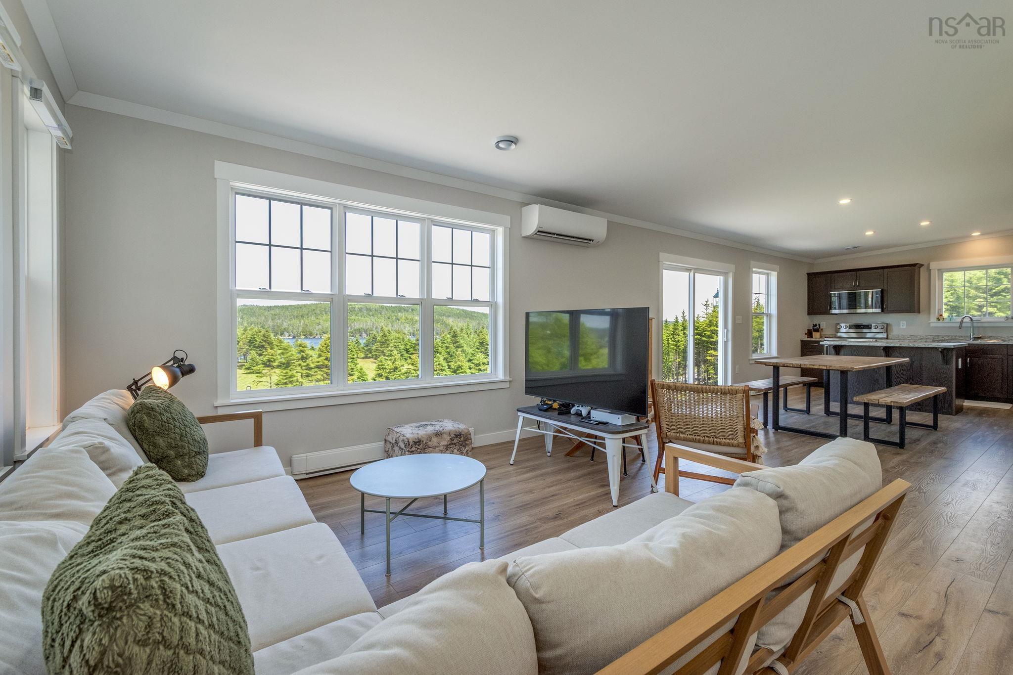 $499,900.00: 9118 316 Highway, New Harbour