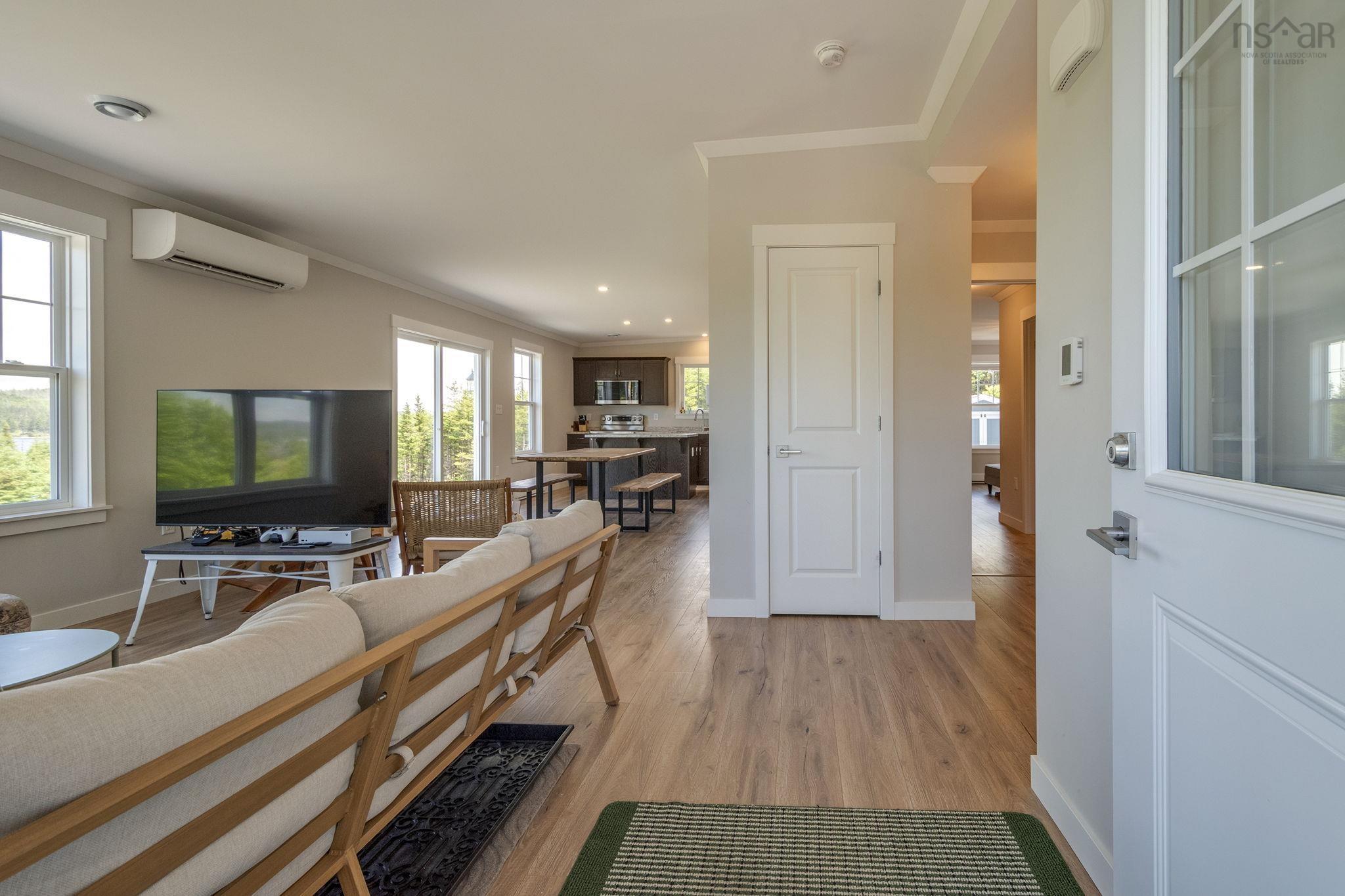 $499,900.00: 9118 316 Highway, New Harbour