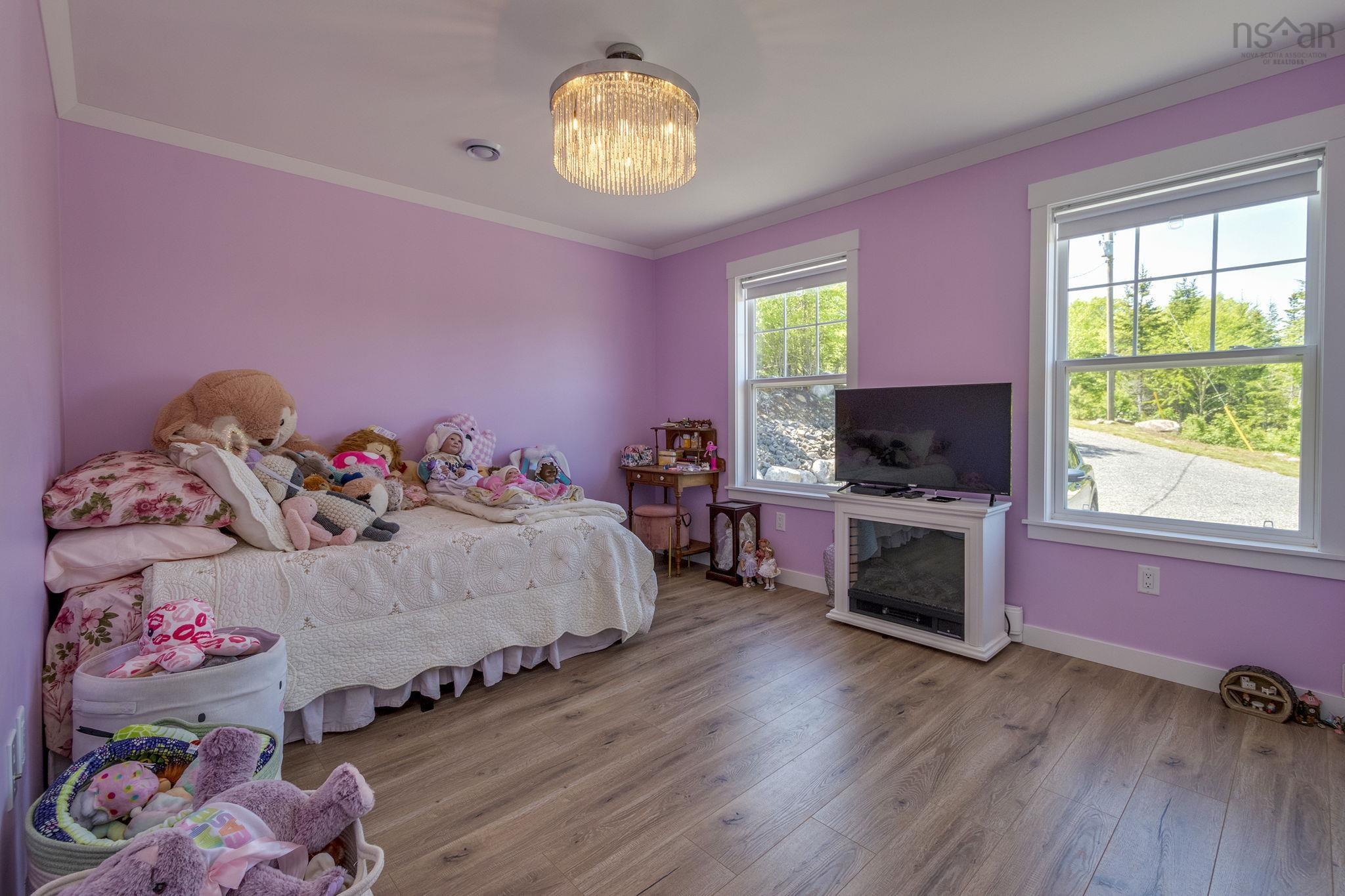 $499,900.00: 9118 316 Highway, New Harbour