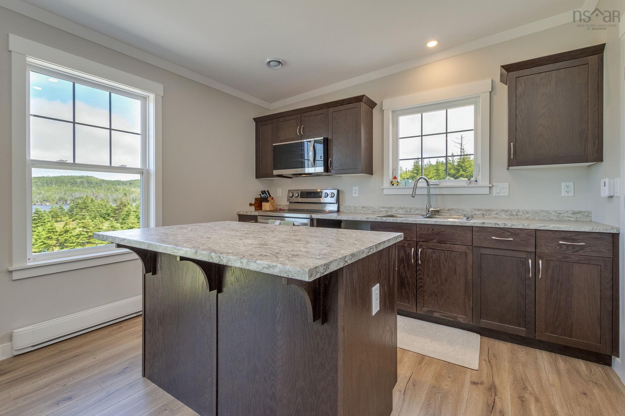 $499,900.00: 9118 316 Highway, New Harbour