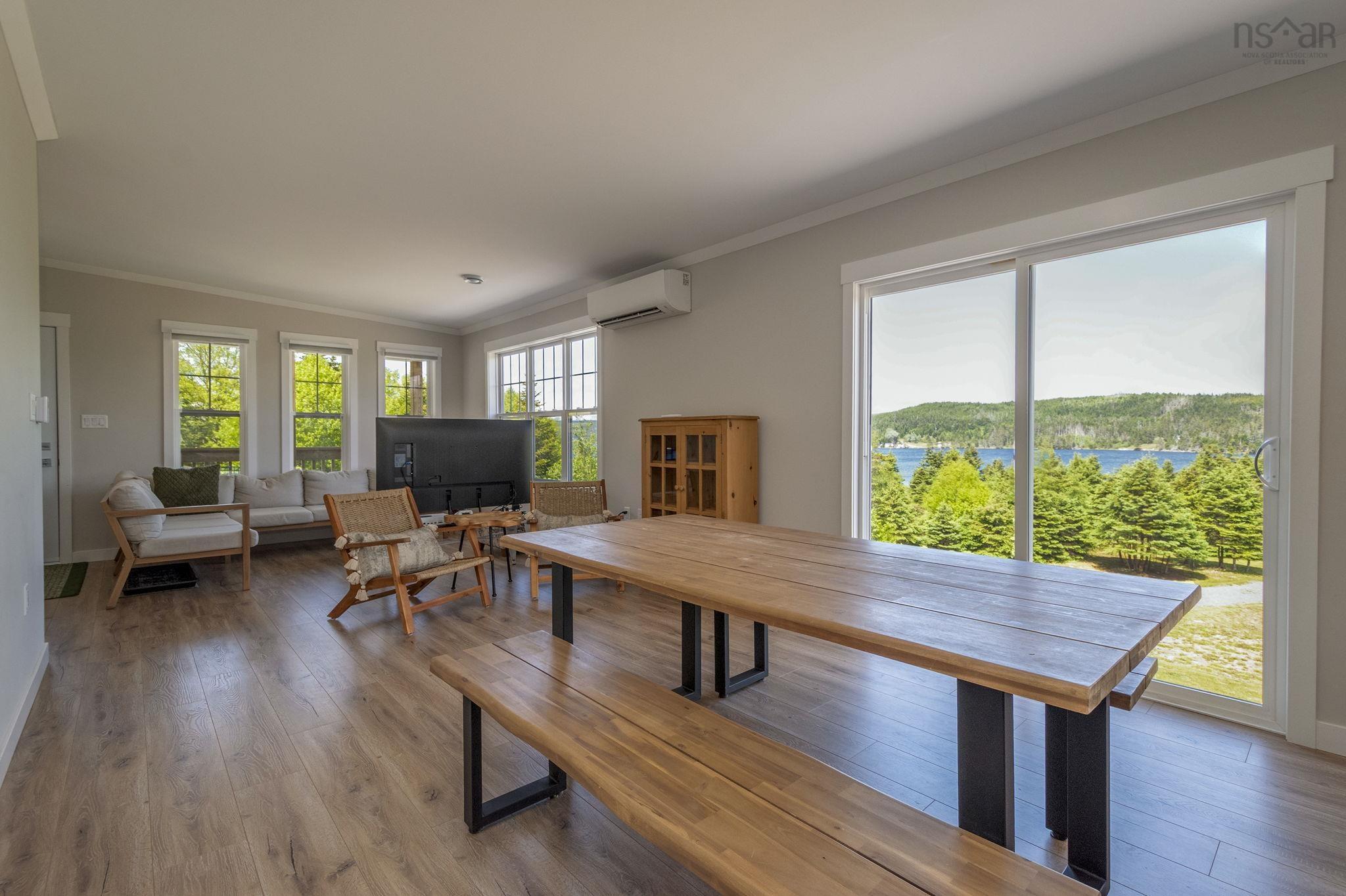 $499,900.00: 9118 316 Highway, New Harbour