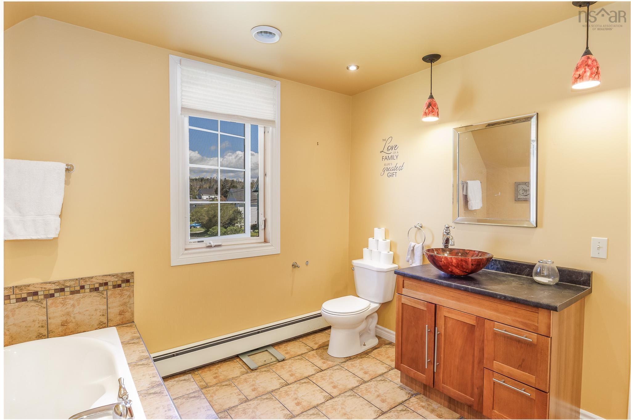 $189,900.00: 23 Upper Warren Street, Louisbourg