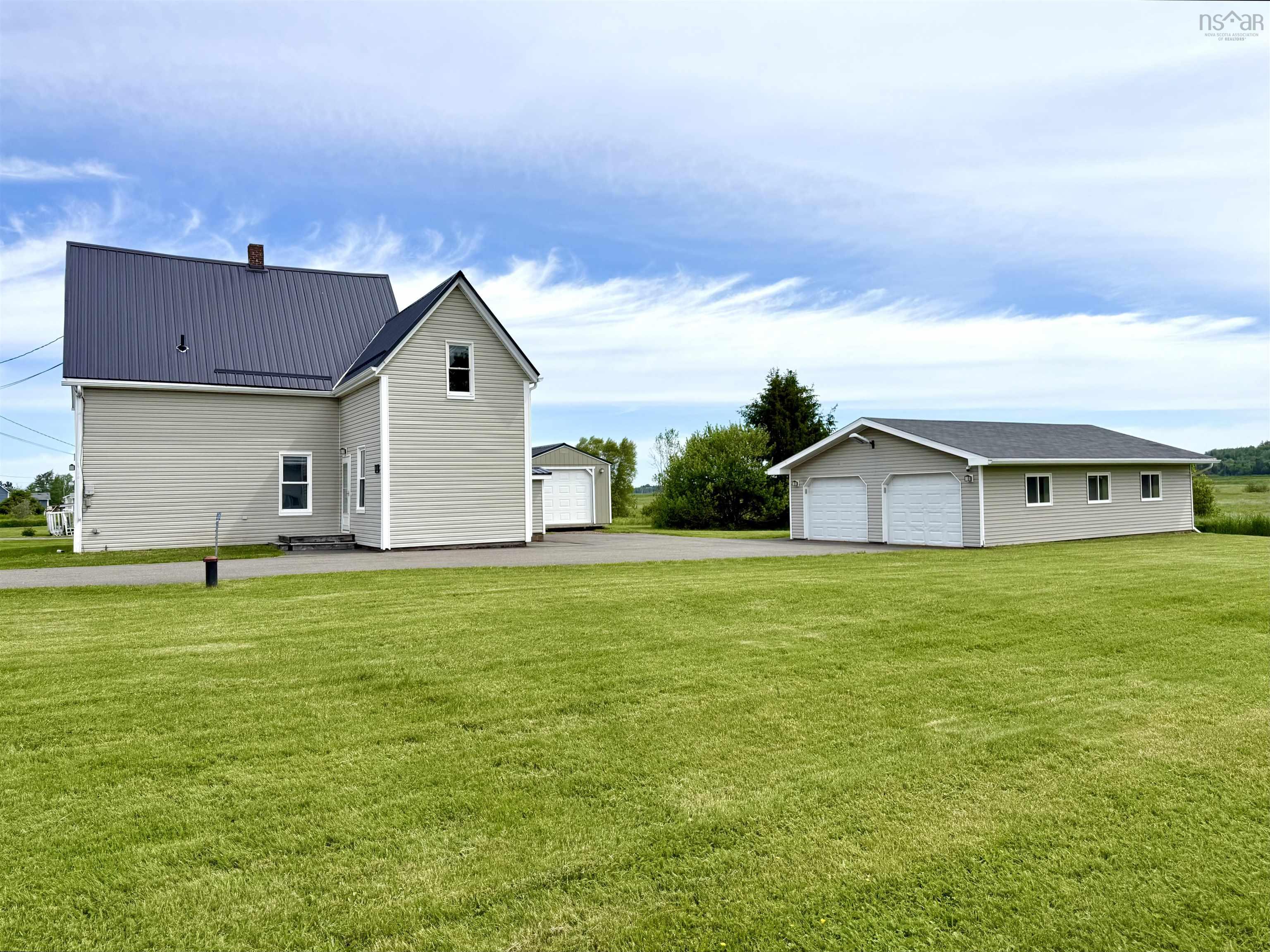 $289,900.00: 3260/3250 Barronsfield Road, River Hebert
