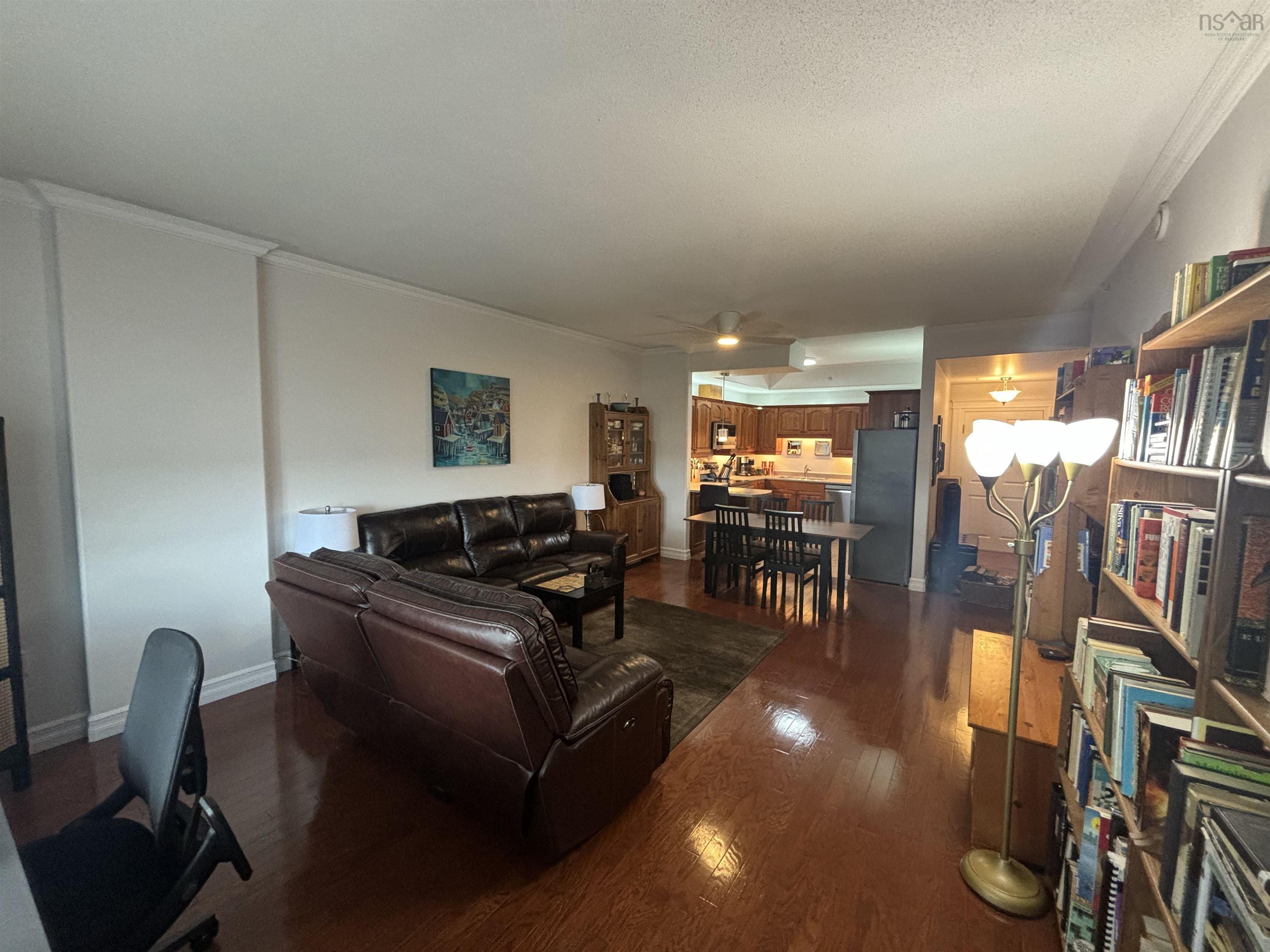 $359,900.00: 302 767 Parkland Drive, Clayton Park