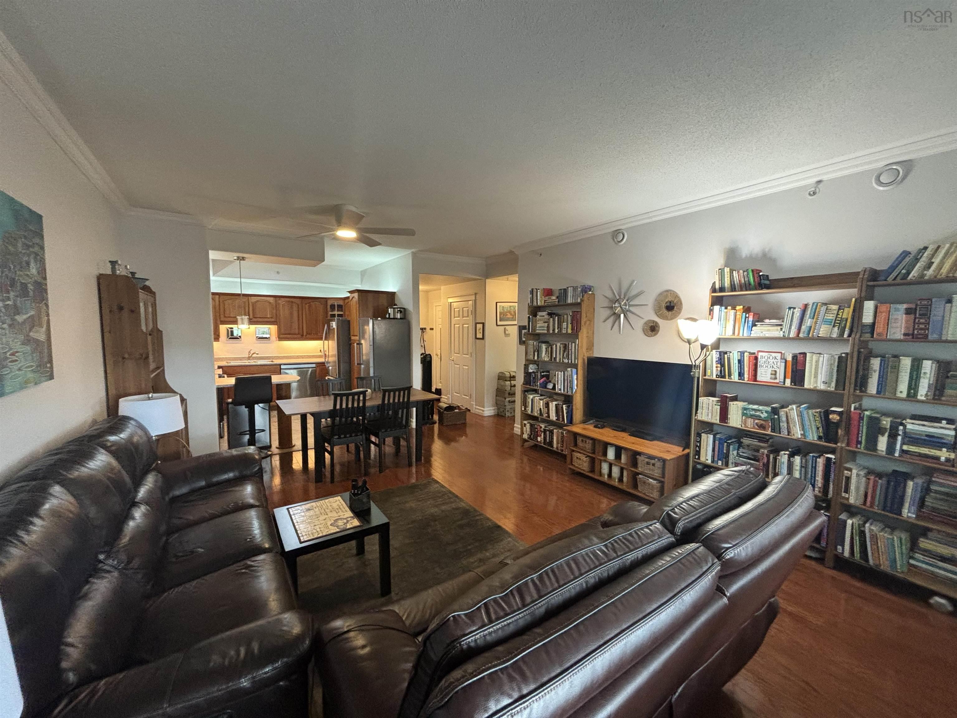 $359,900.00: 302 767 Parkland Drive, Clayton Park