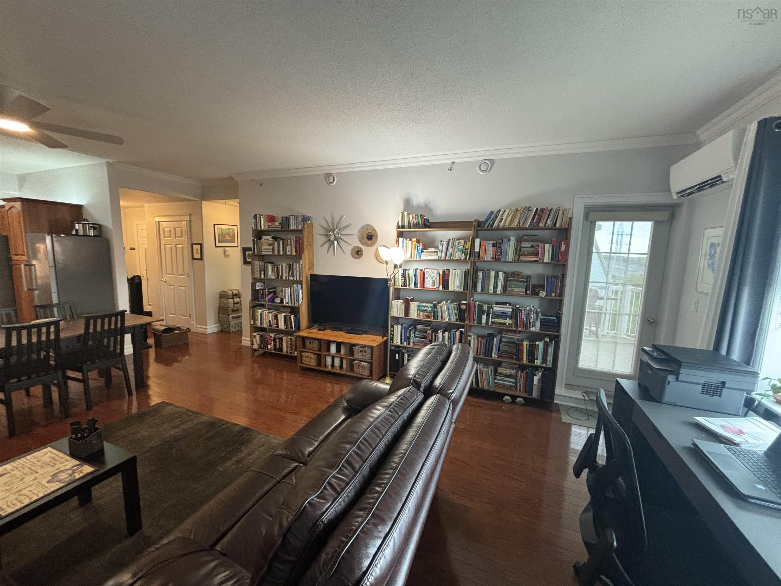 $359,900.00: 302 767 Parkland Drive, Clayton Park