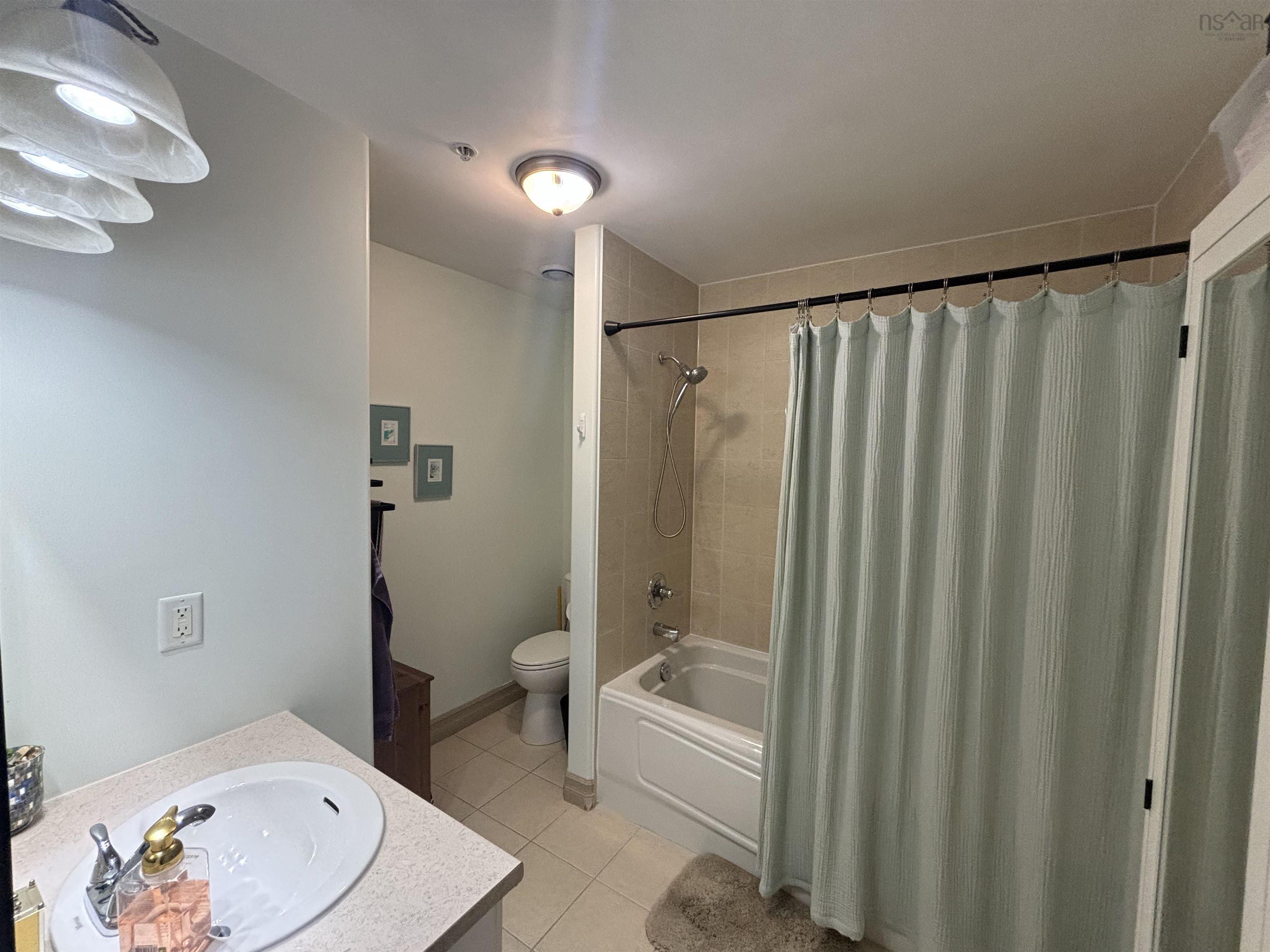 $359,900.00: 302 767 Parkland Drive, Clayton Park