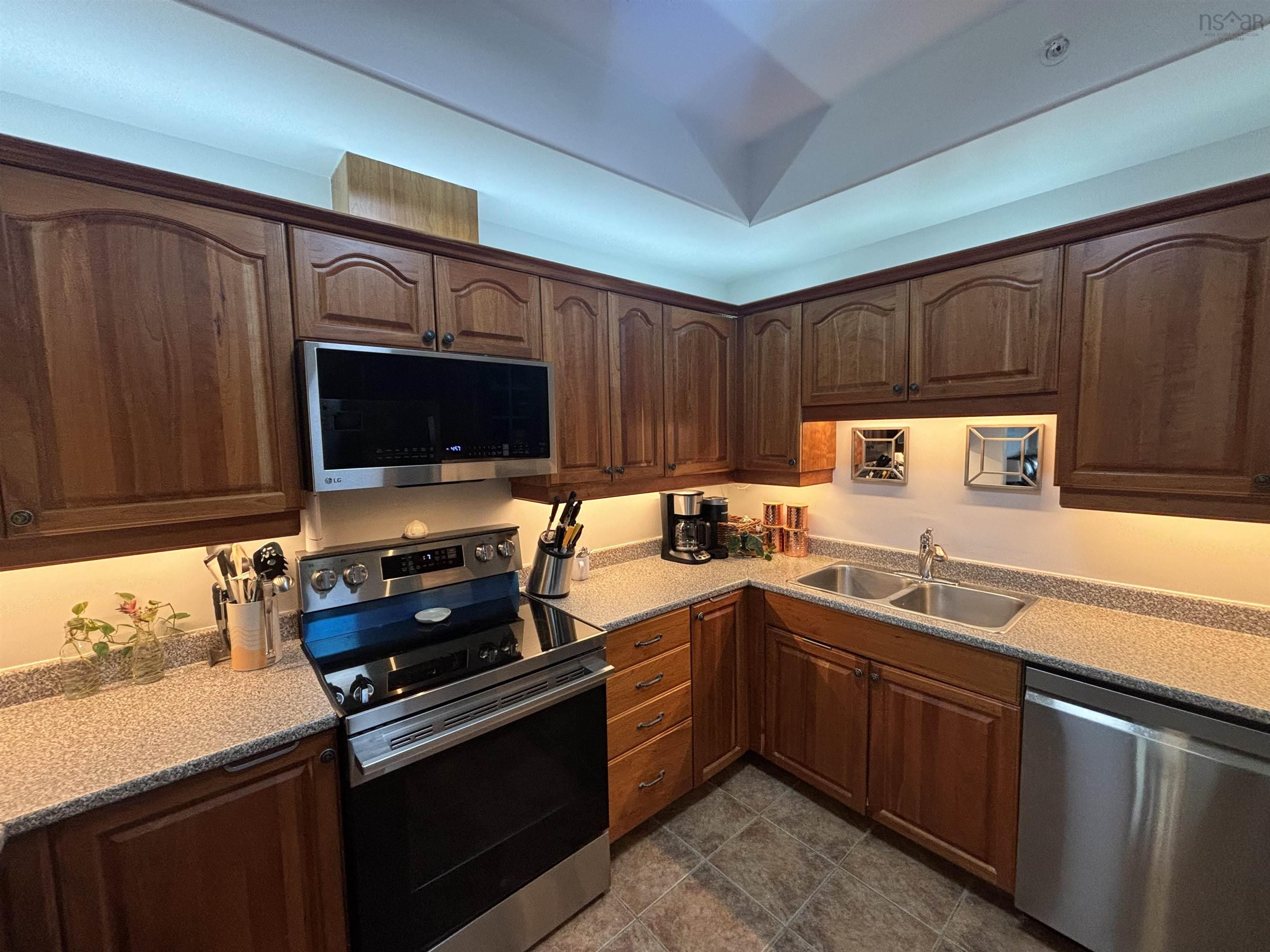 $359,900.00: 302 767 Parkland Drive, Clayton Park