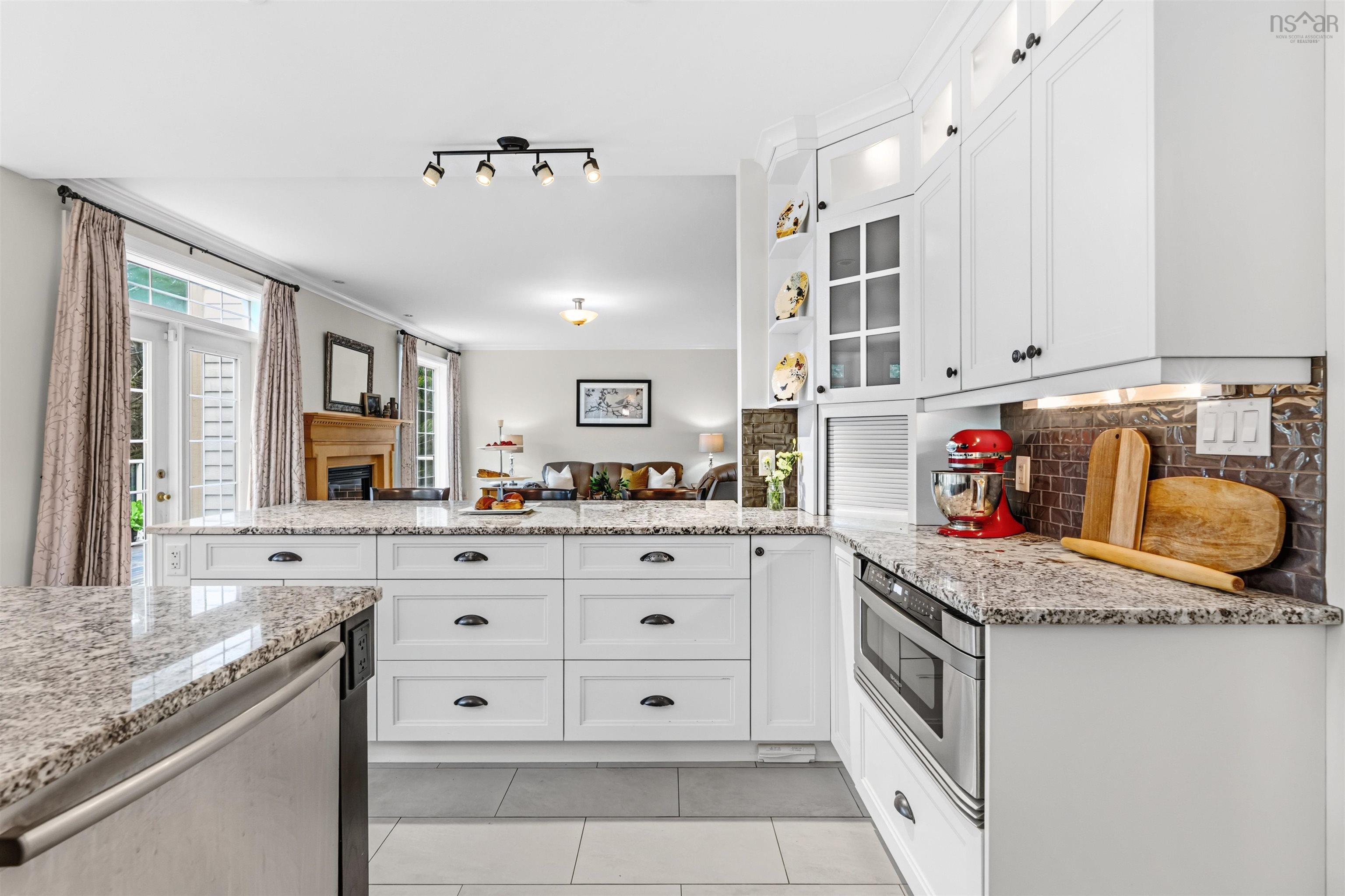 $1,295,000.00: 105 Lakeshore Drive, Hammonds Plains