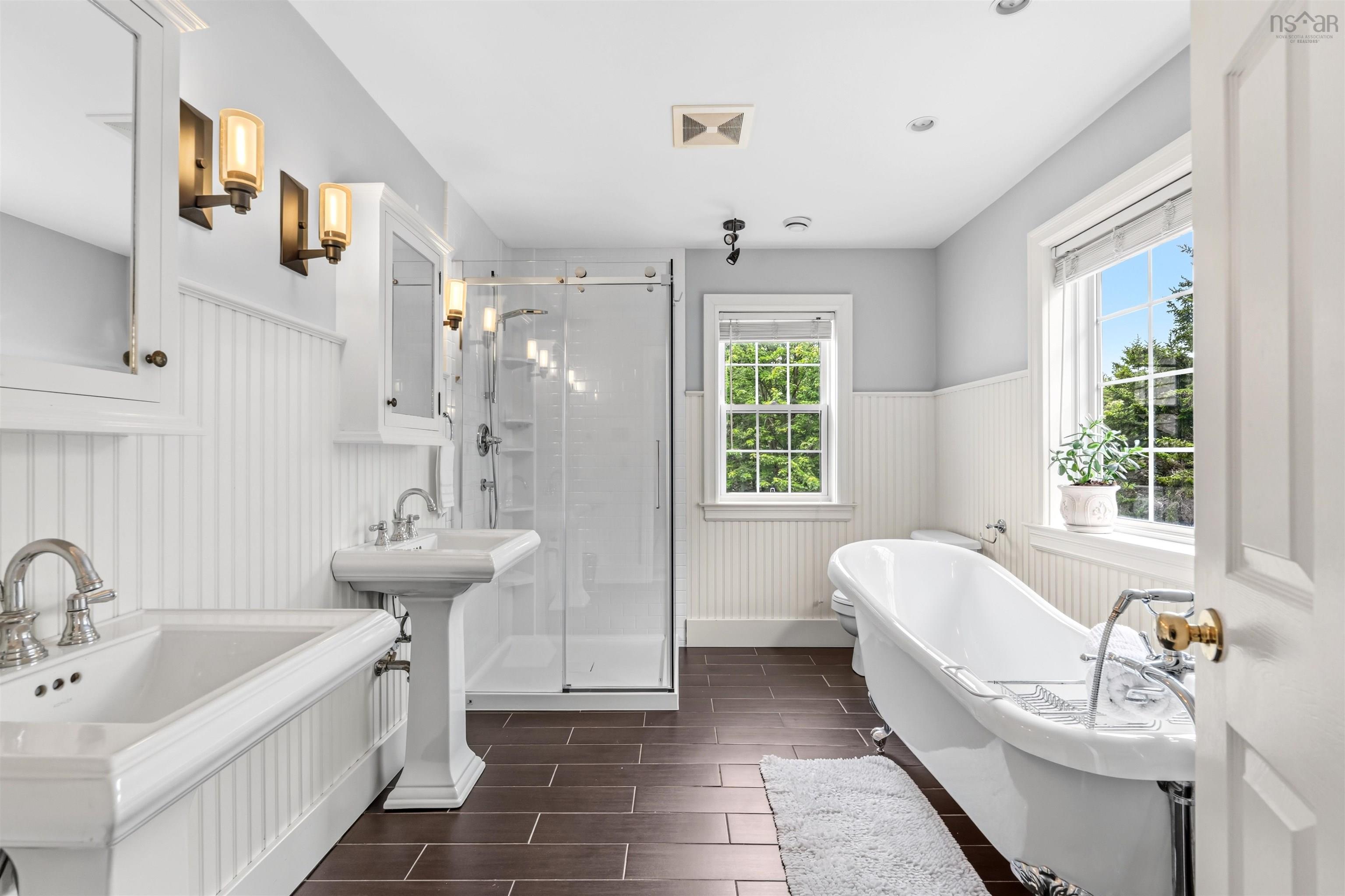 $1,295,000.00: 105 Lakeshore Drive, Hammonds Plains